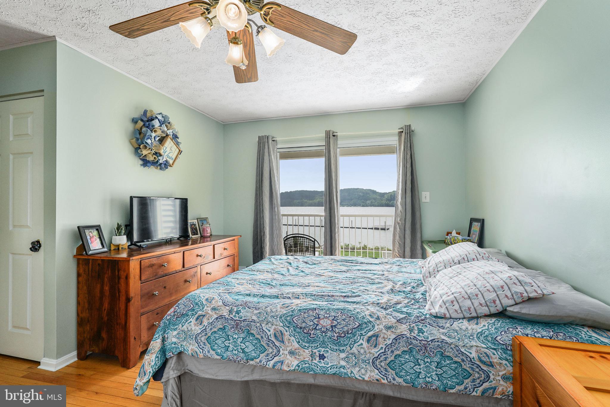 TOMES LANDING - Residential