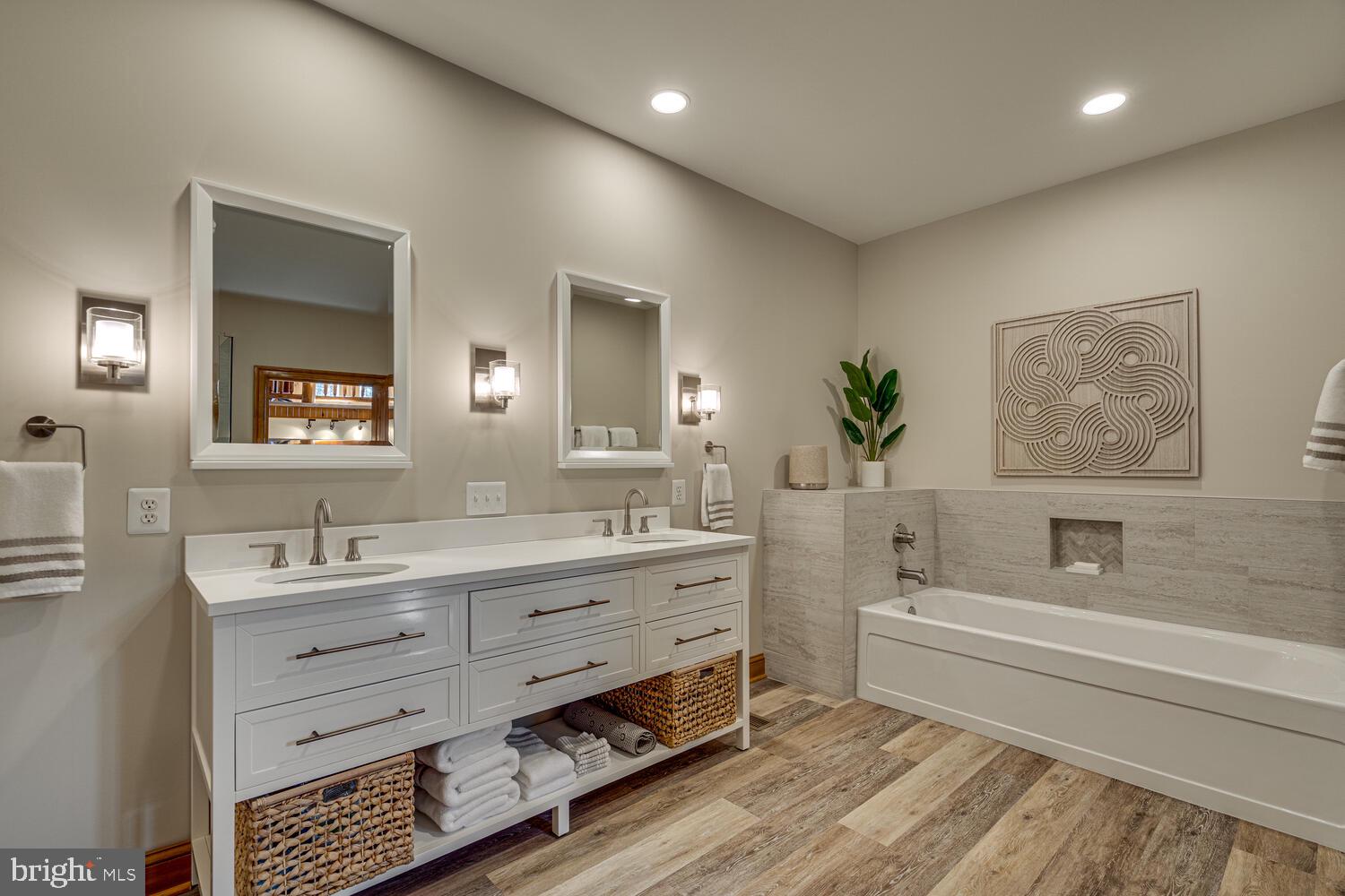 CALMES NECK ESTATES - Residential