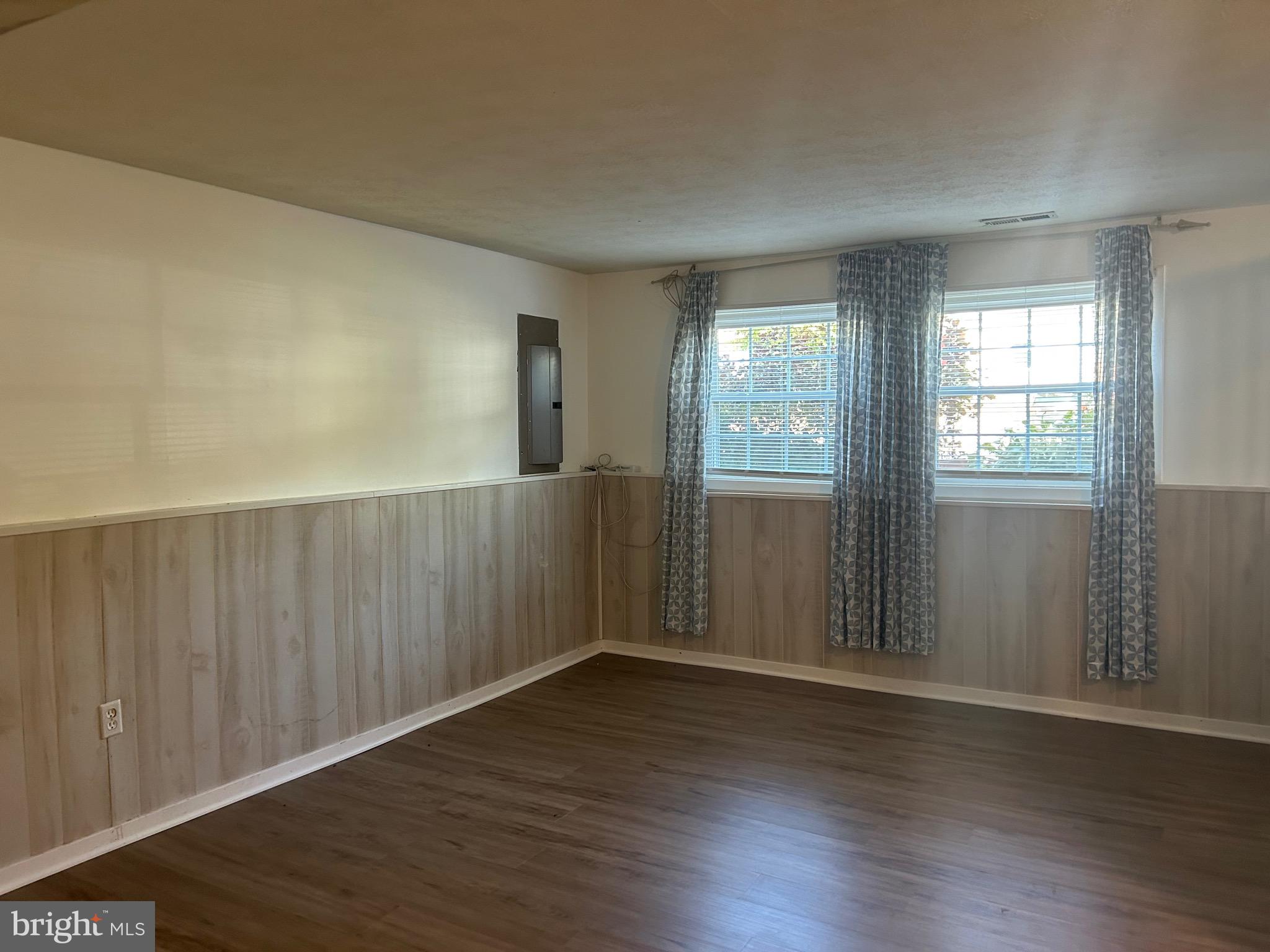 MCKINSEY WOODS - Residential Lease