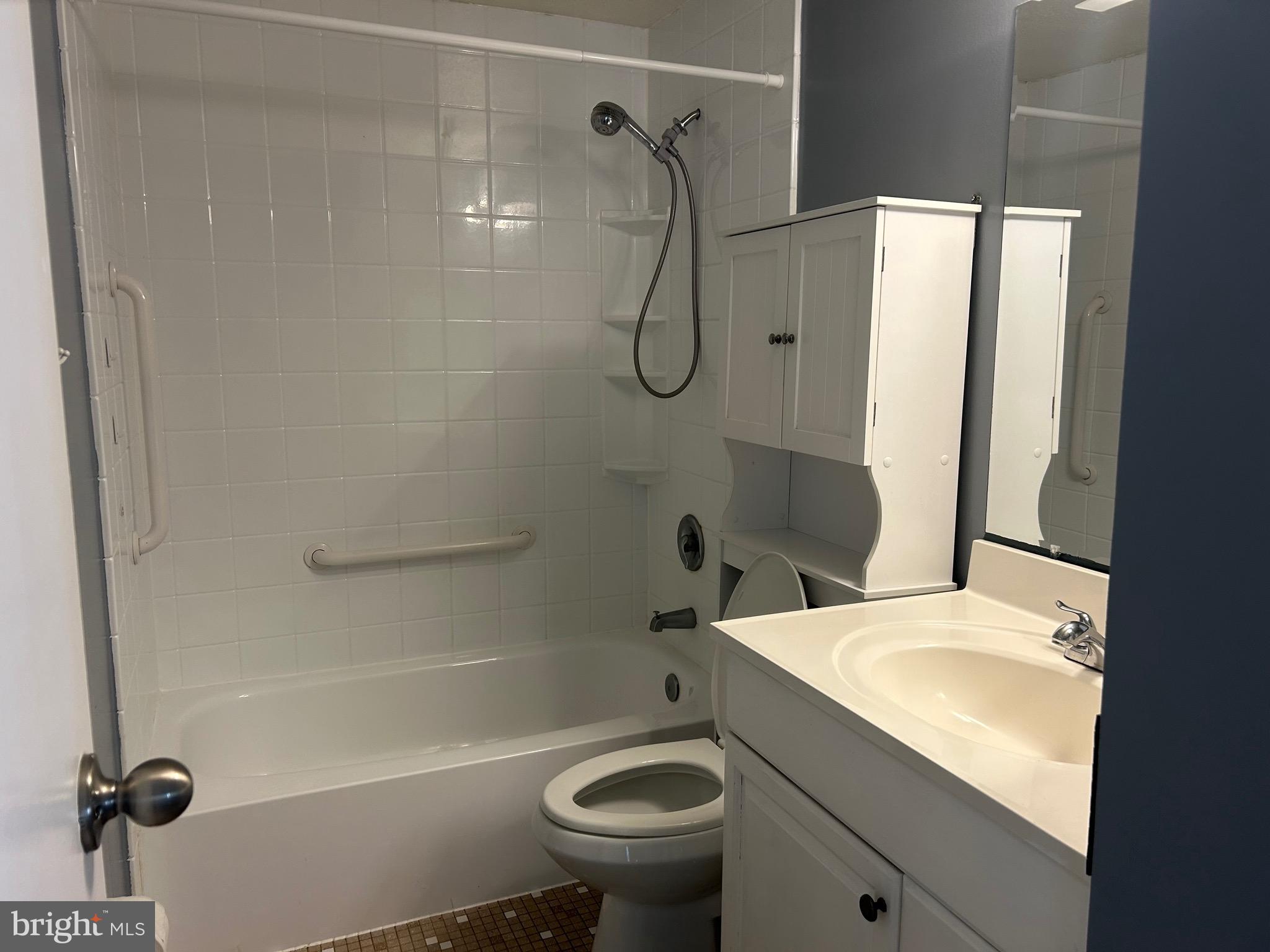 MCKINSEY WOODS - Residential Lease