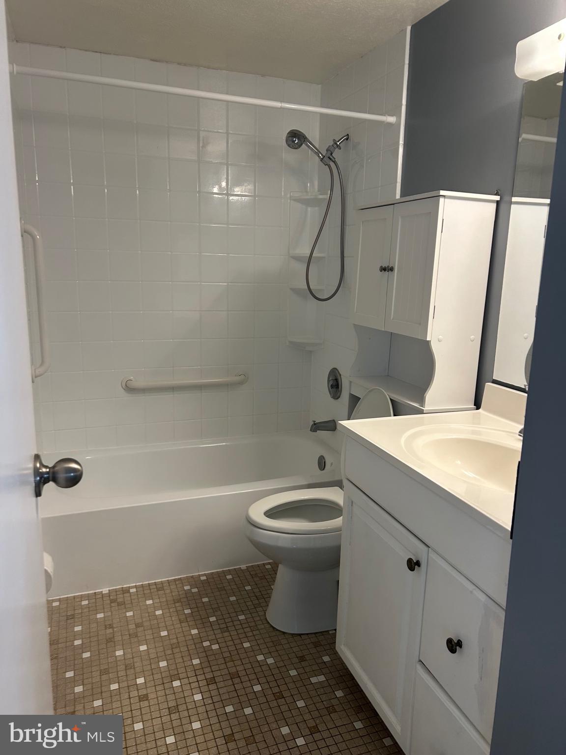 MCKINSEY WOODS - Residential Lease