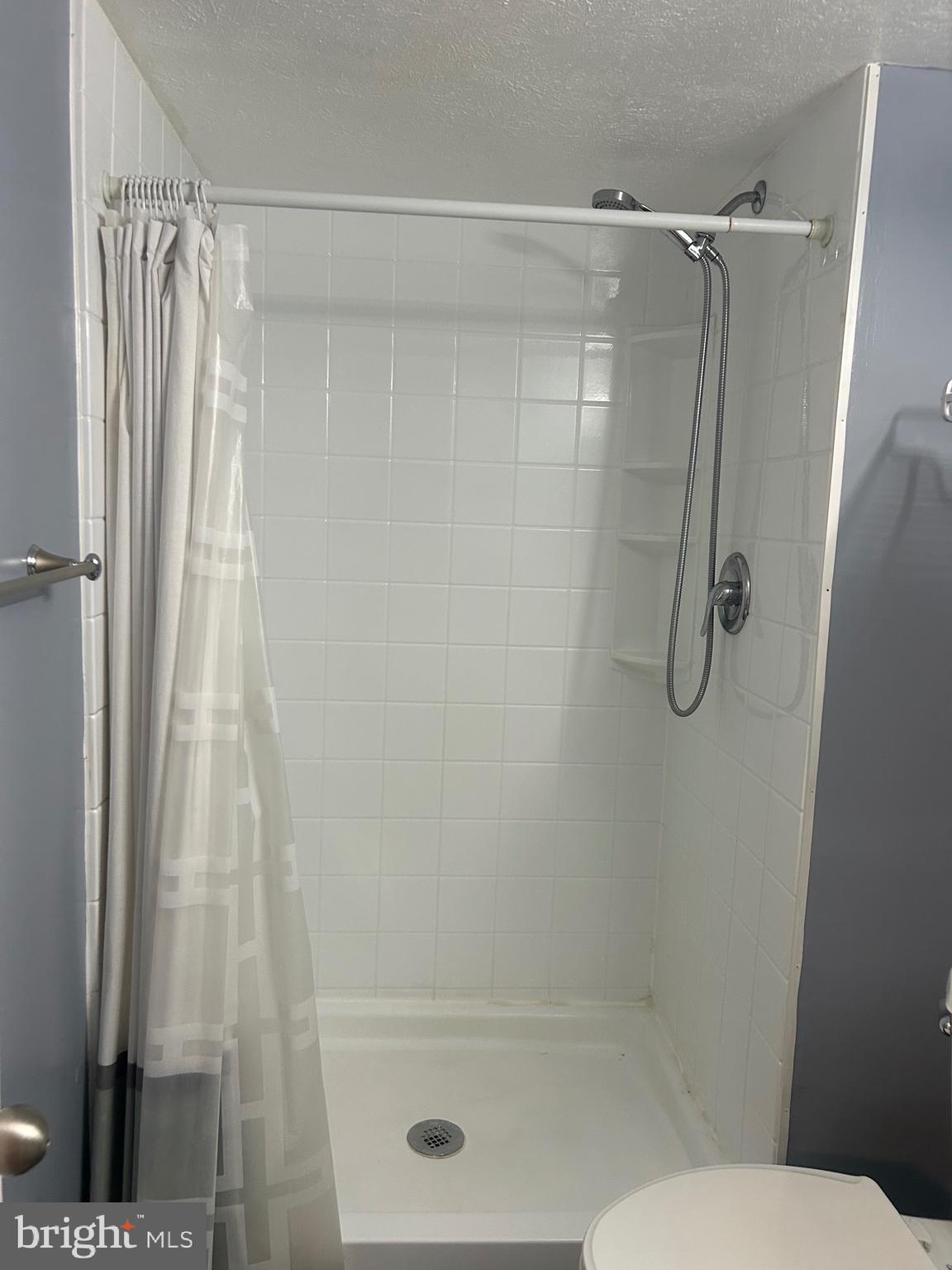 MCKINSEY WOODS - Residential Lease