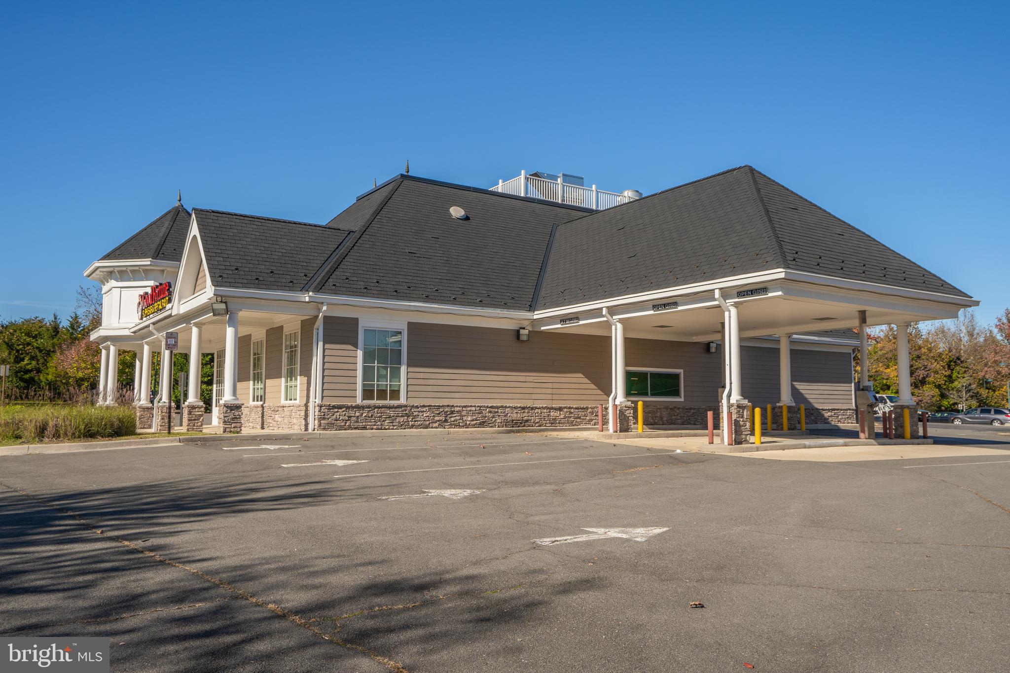 SIGNATURE AT BROADLANDS - Commercial Sale