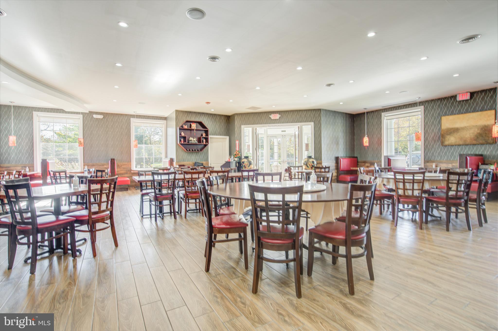 SIGNATURE AT BROADLANDS - Commercial Sale