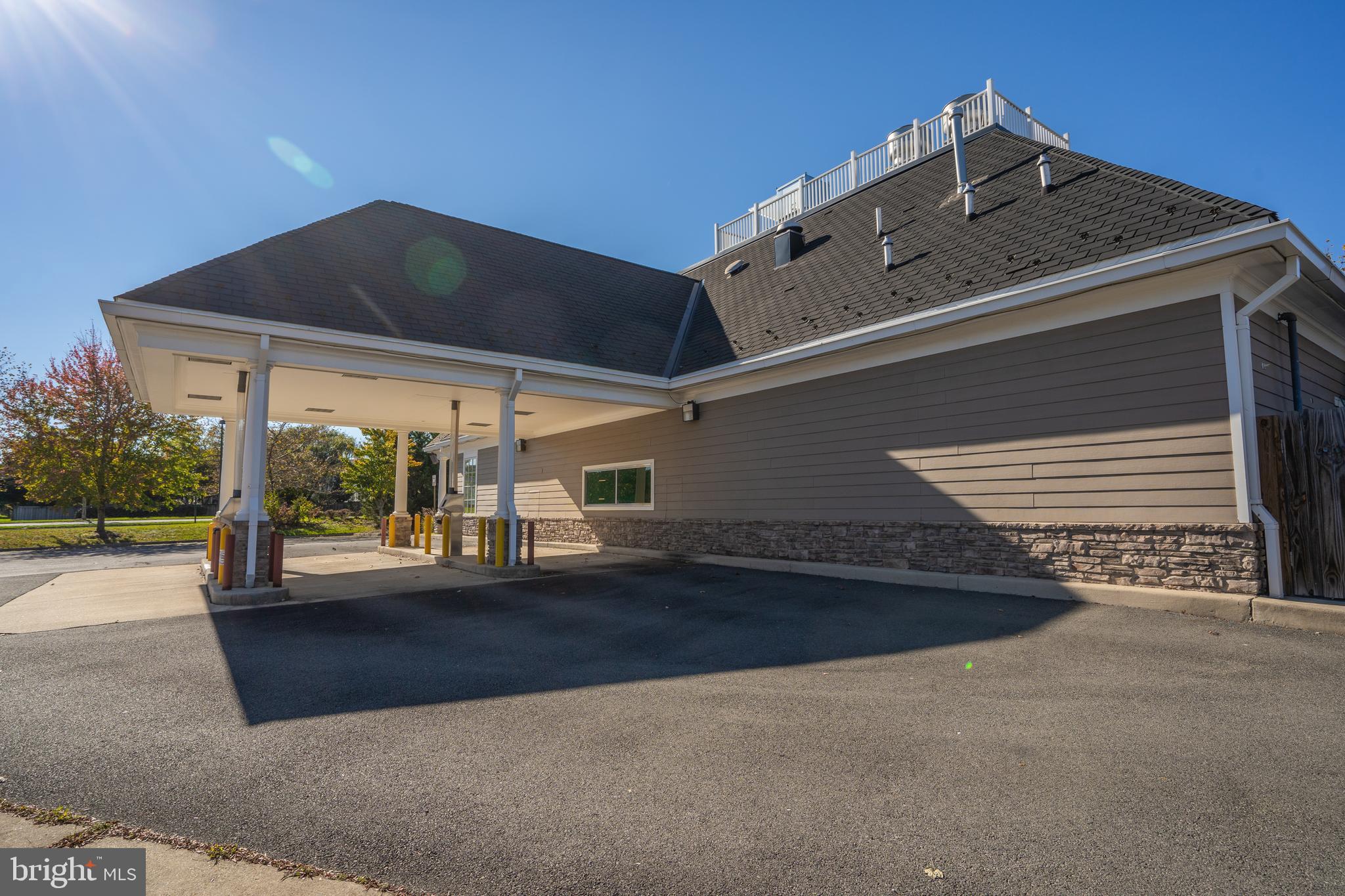 SIGNATURE AT BROADLANDS - Commercial Sale