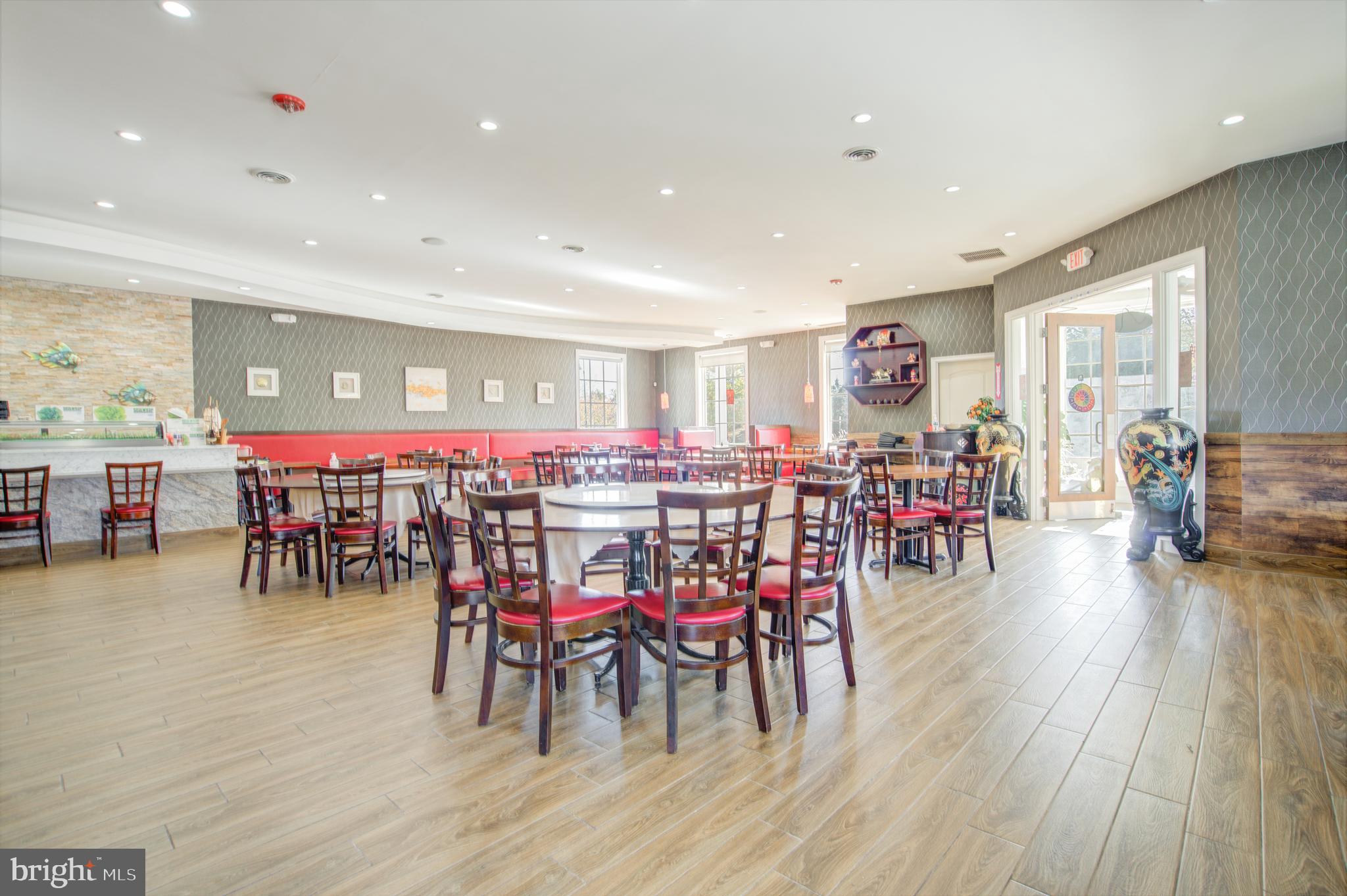 SIGNATURE AT BROADLANDS - Commercial Sale