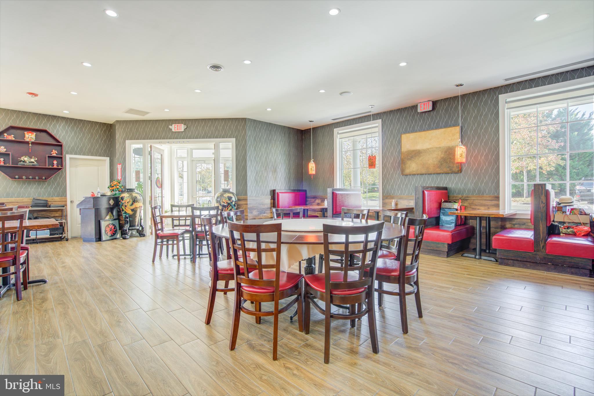 SIGNATURE AT BROADLANDS - Commercial Sale