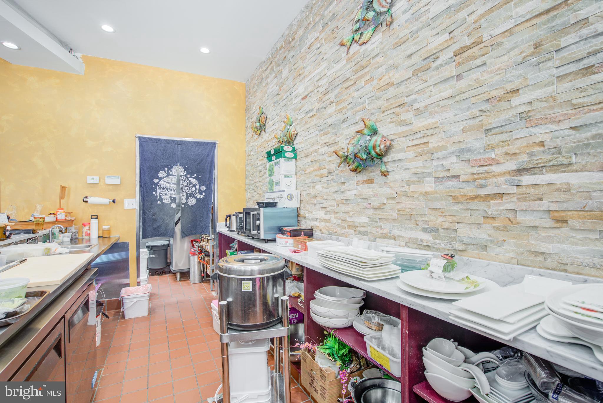 SIGNATURE AT BROADLANDS - Commercial Sale