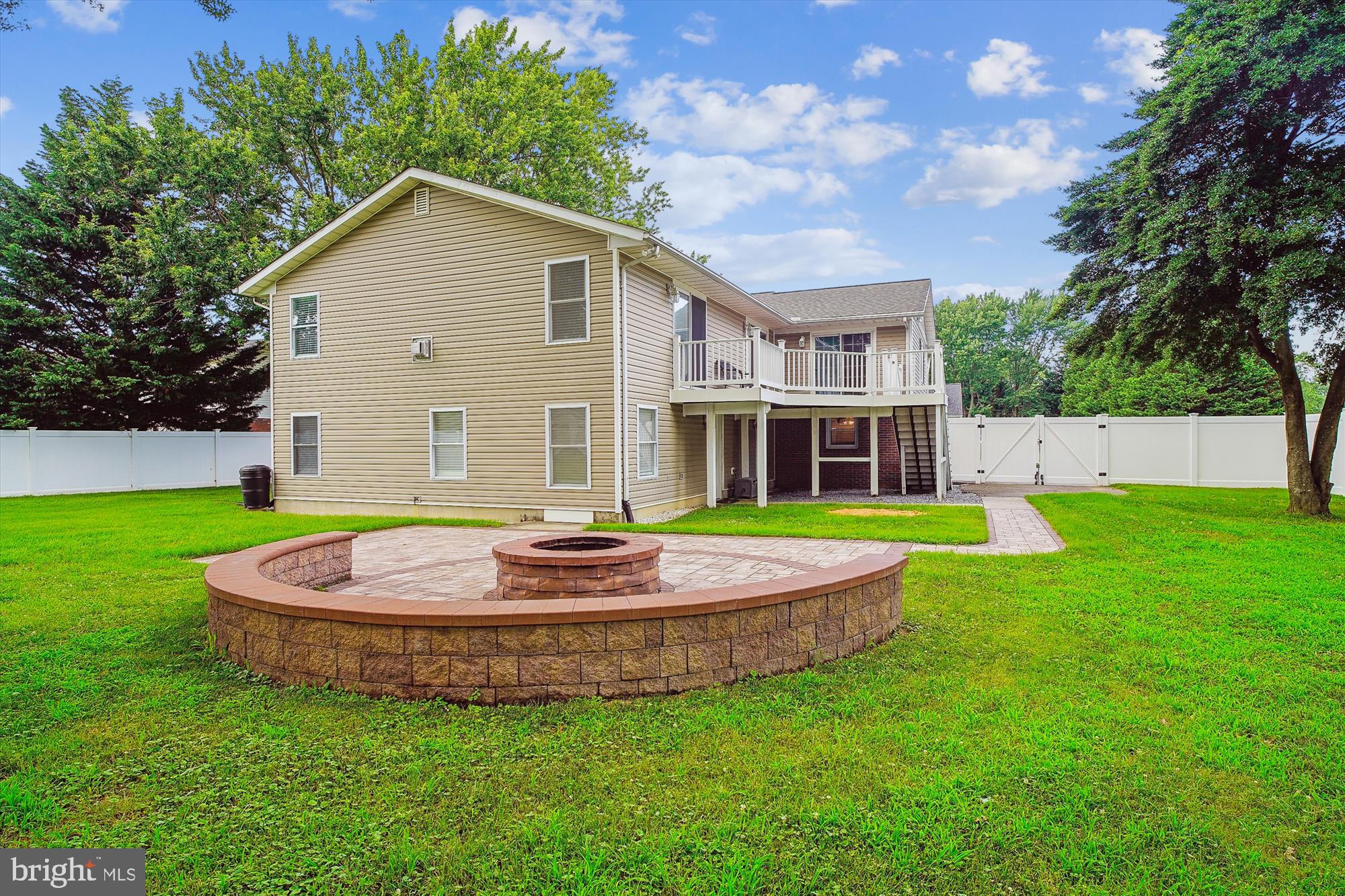 204 SKIPPER LANE