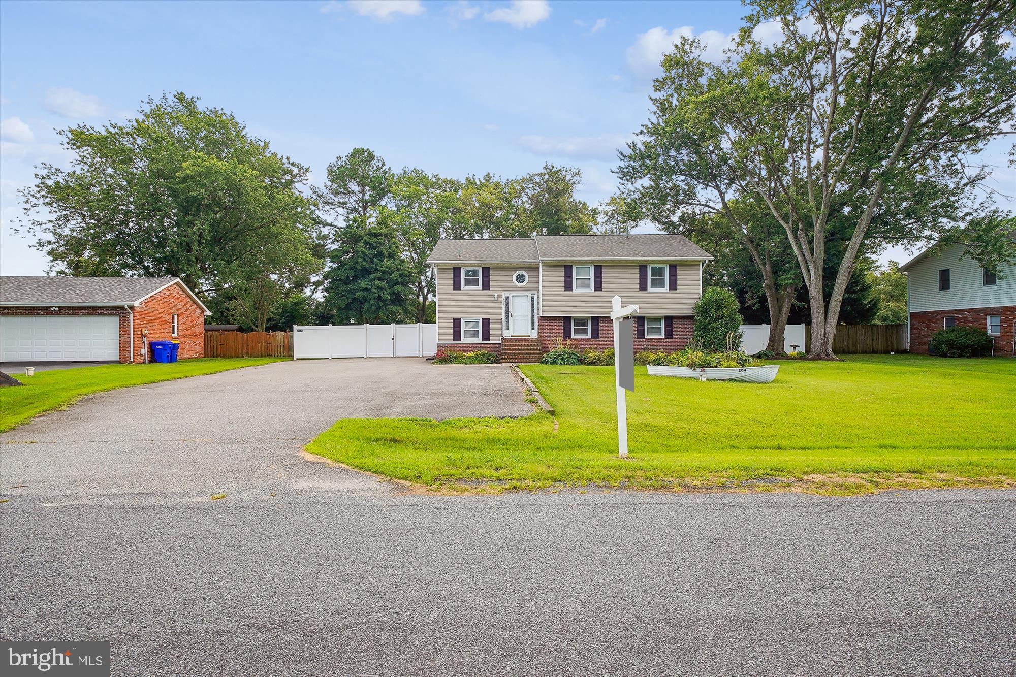 204 SKIPPER LANE