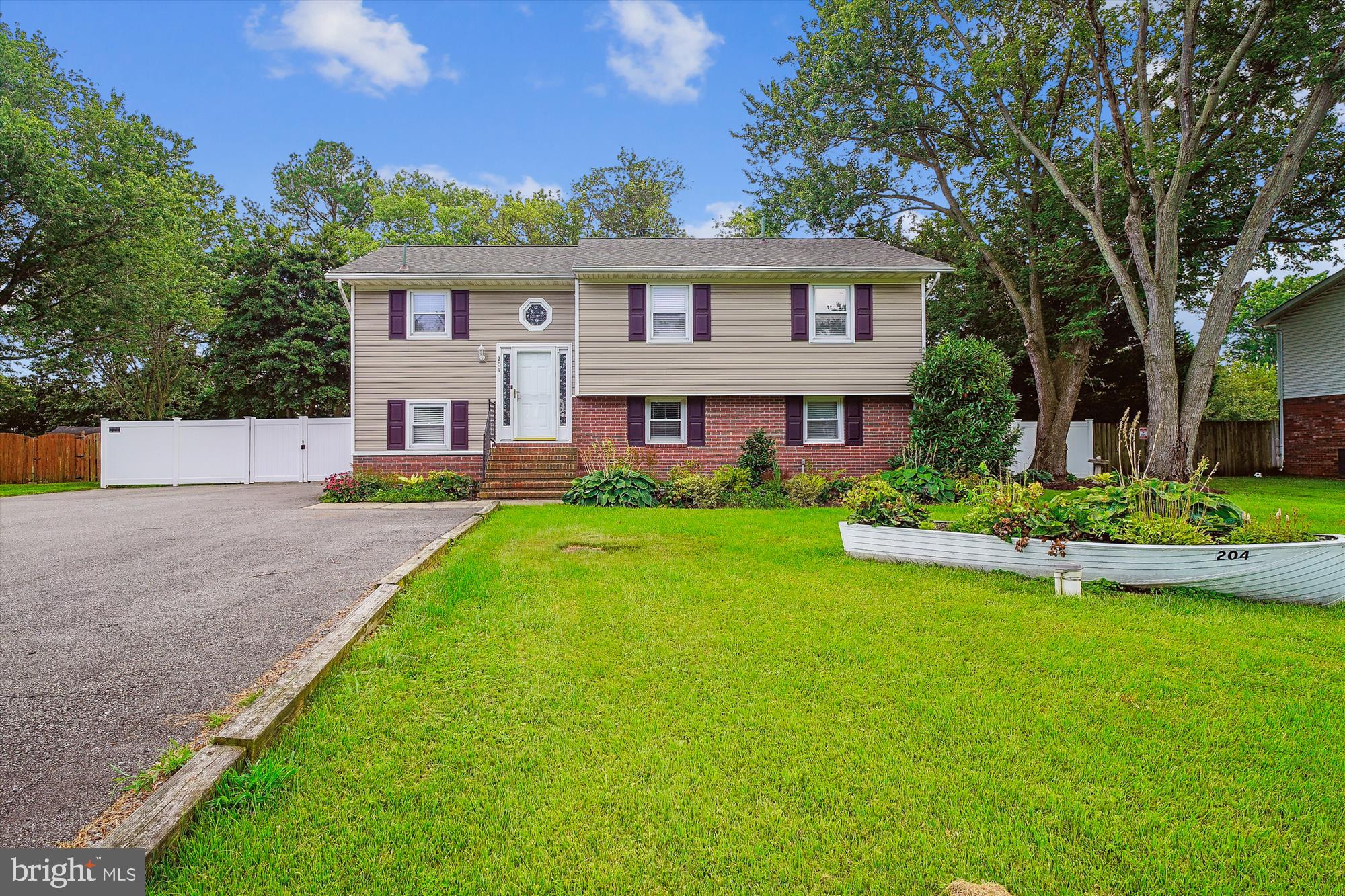 204 SKIPPER LANE