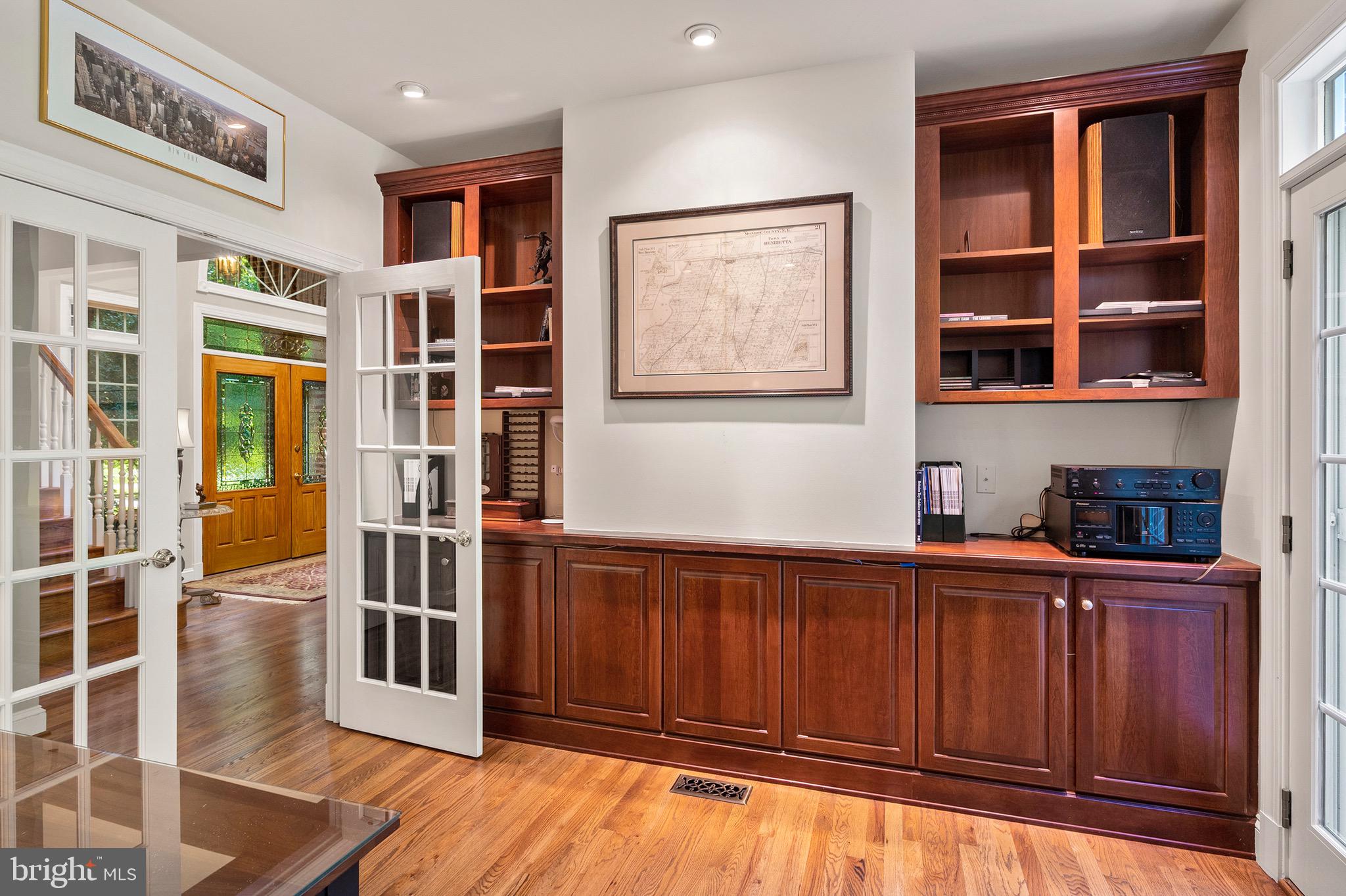 SOUTH RIVER COLONY - Residential