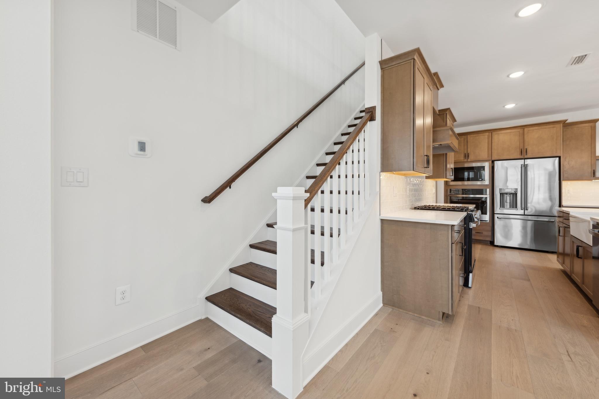 BAY KNOLLS - Residential