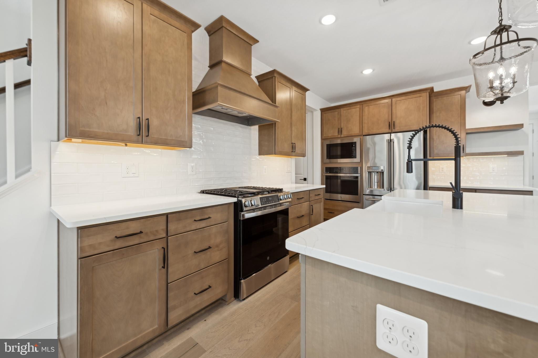 BAY KNOLLS - Residential