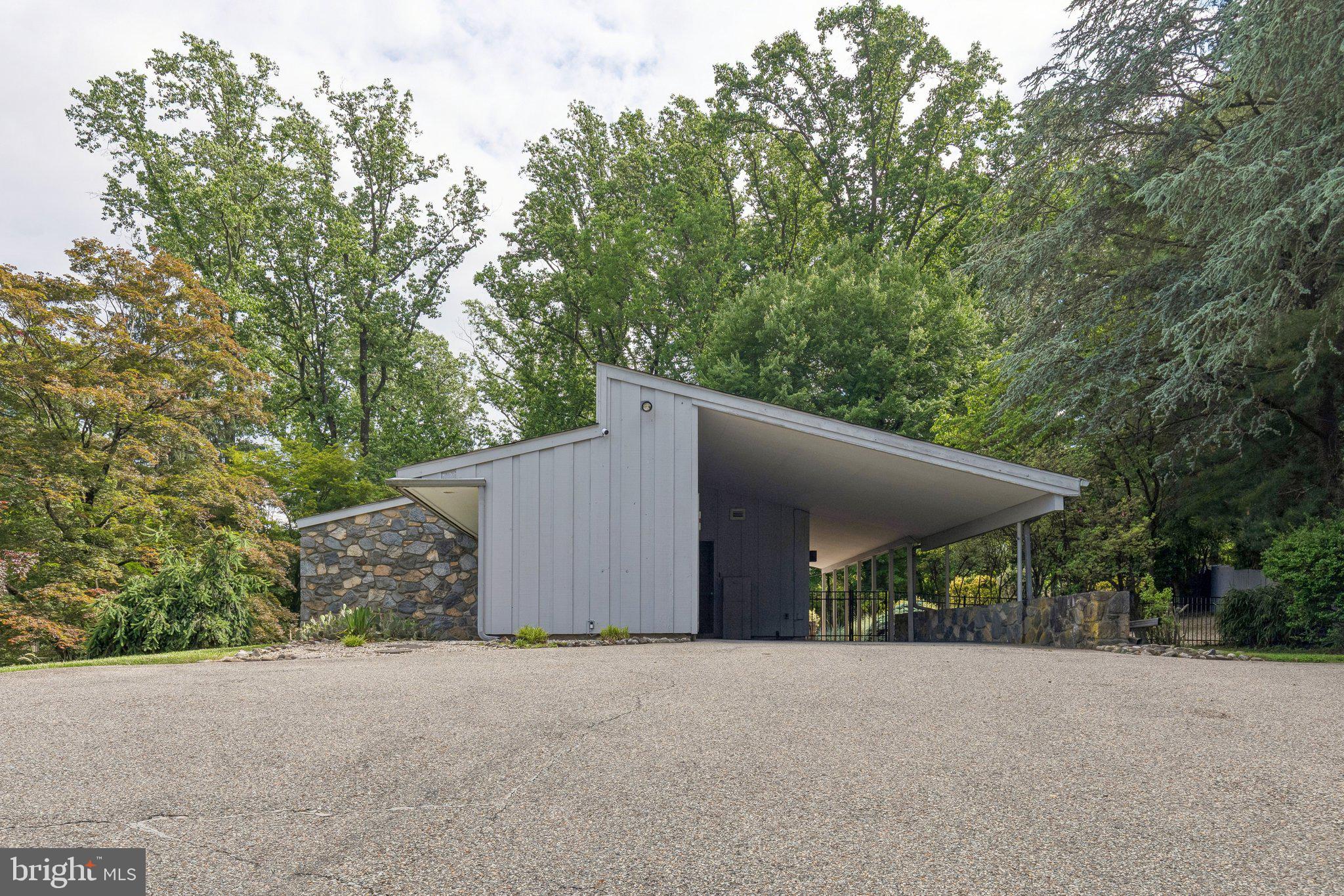 GLADWYNE - Residential