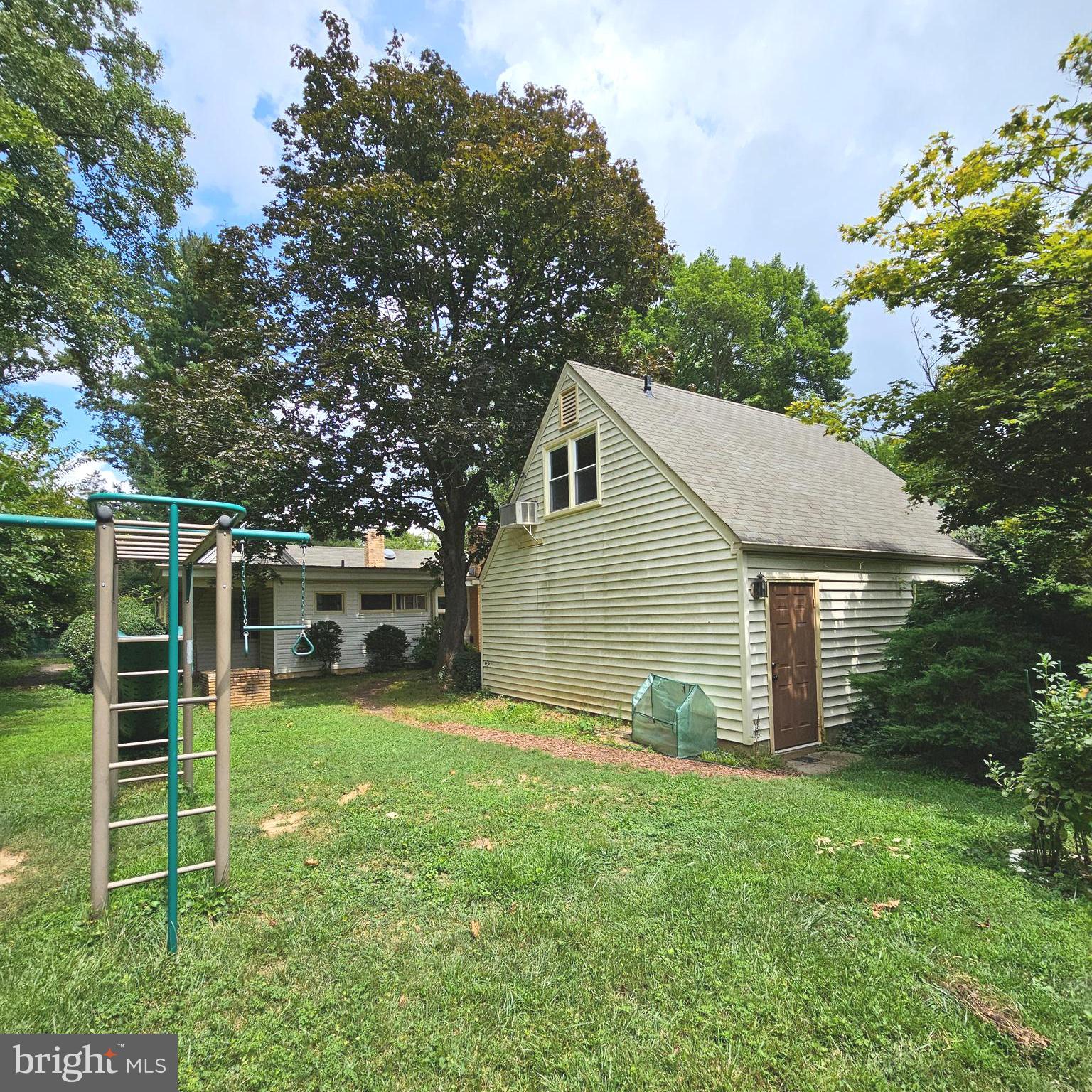 SLEEPY HOLLOW - Residential Lease