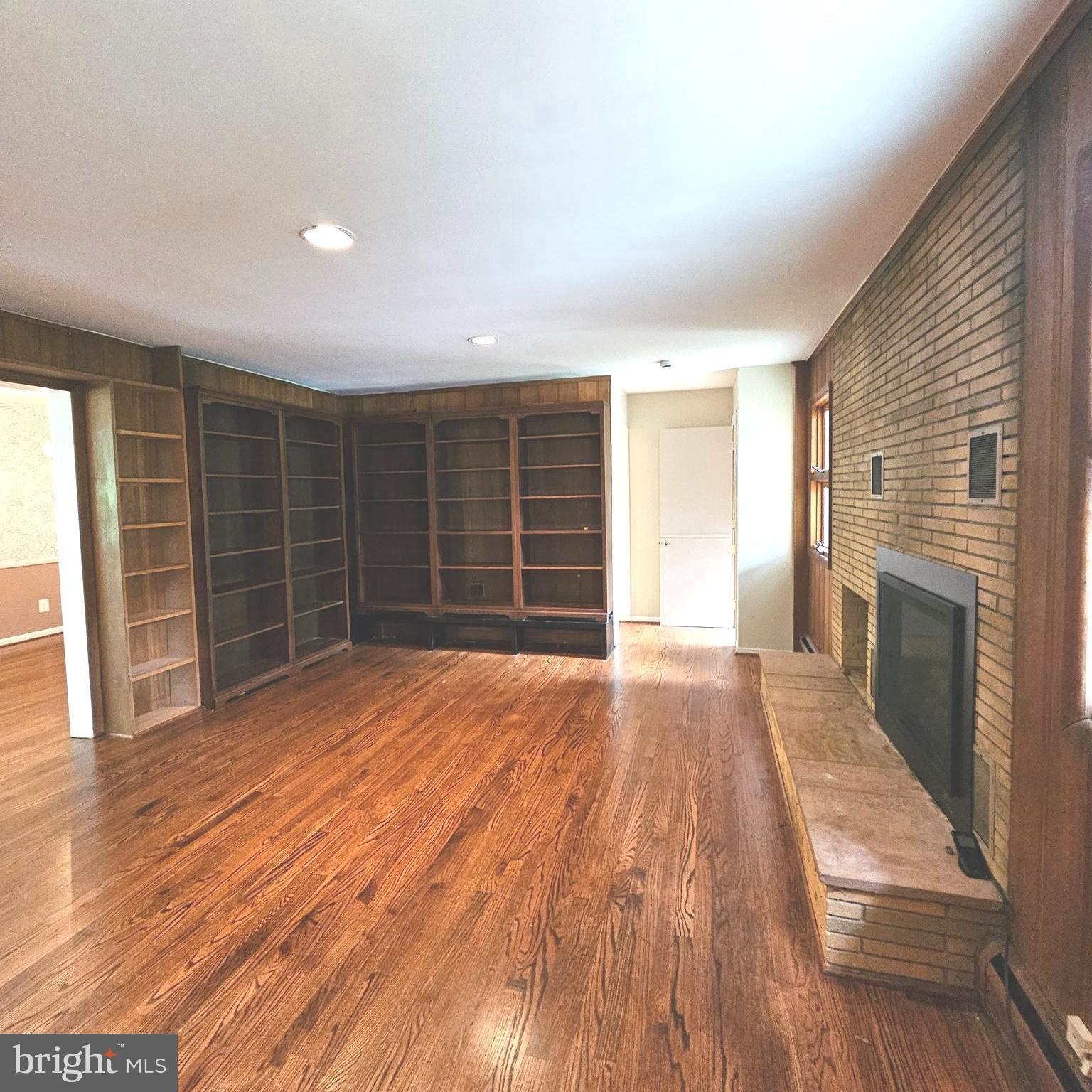 SLEEPY HOLLOW - Residential Lease