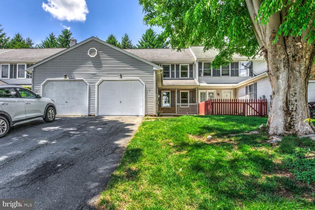 Photo of 9 Townsend Court, Lancaster, PA 17603 (MLS # PALA2050958)