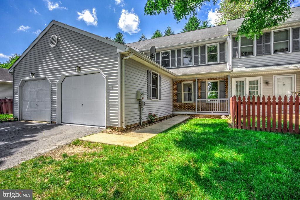 Photo of 9 Townsend Court, Lancaster, PA 17603 (MLS # PALA2050958)