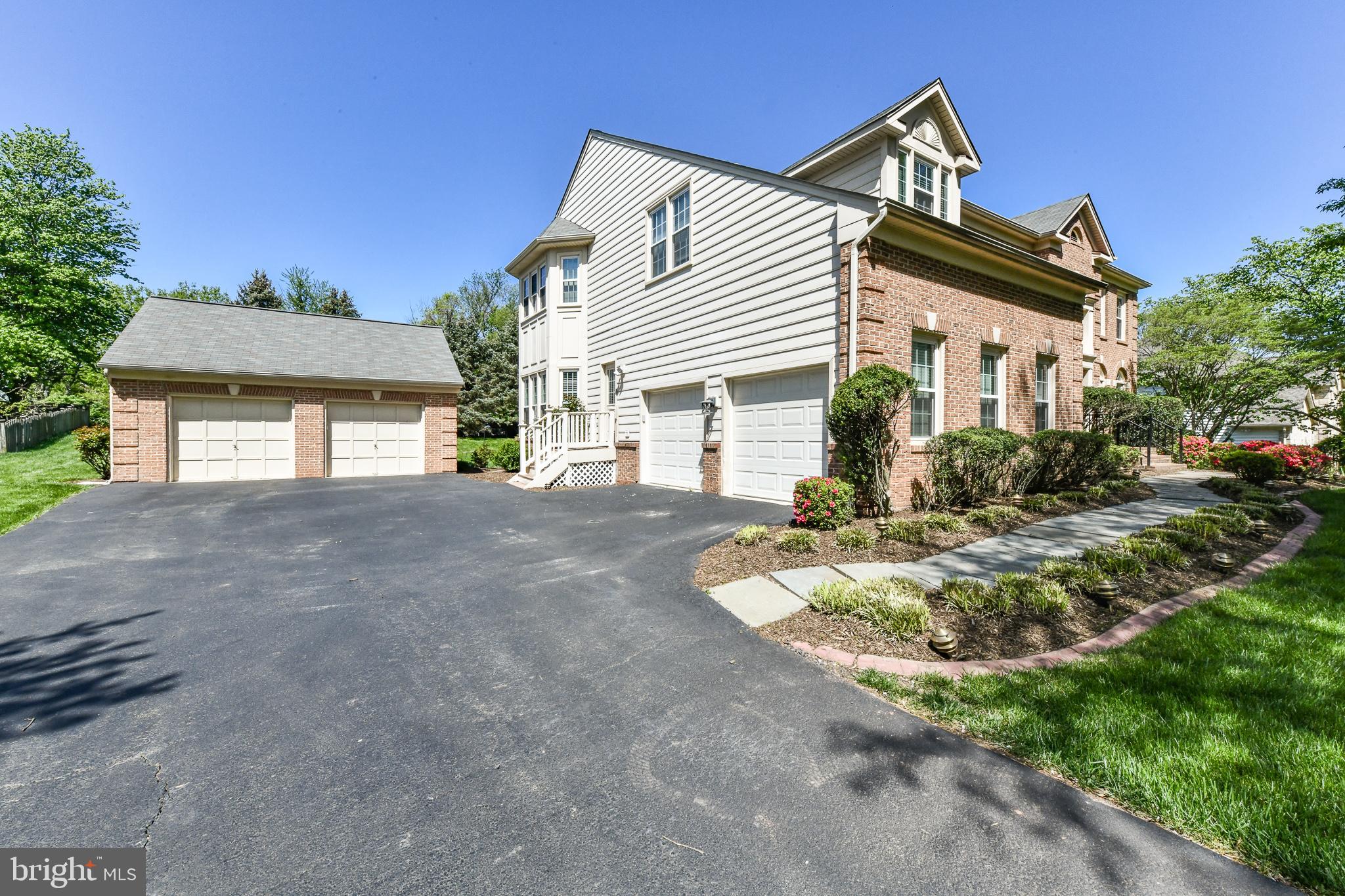 GRAND HAMPTONS - Residential Lease