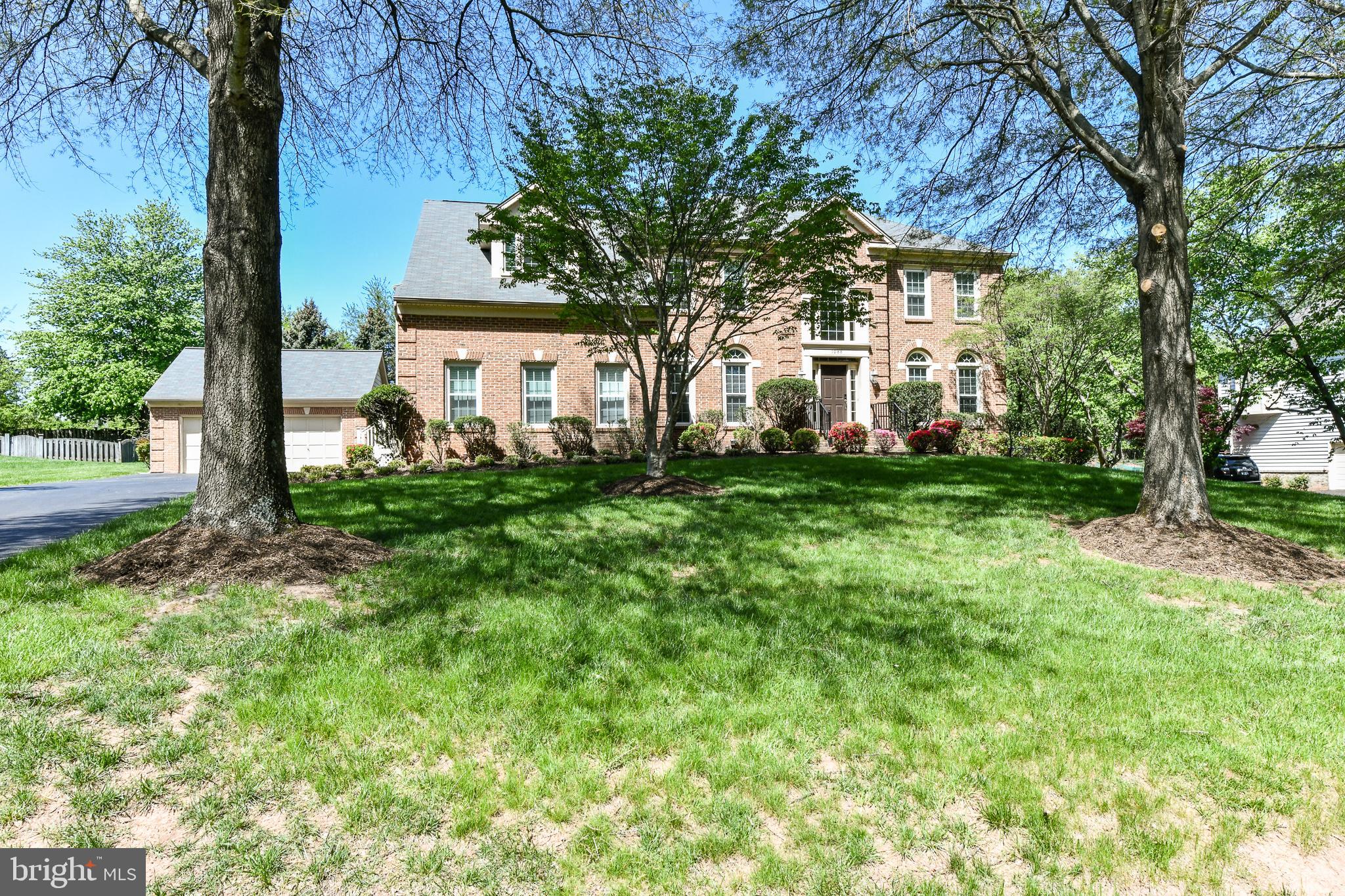 GRAND HAMPTONS - Residential Lease