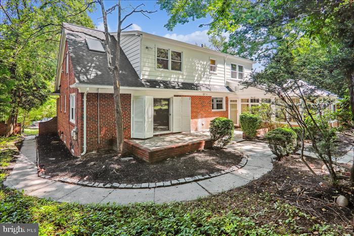 3923 COMMANDER DRIVE