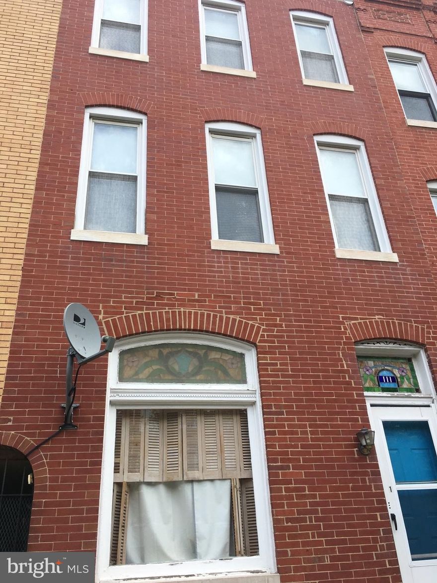 Top floor quaint studio apartment in Upper Fell's , close to many amenities and Hopkins. Supper affordable! CAC Heat . Washer dryer in Unit! Dining close to doorstep!