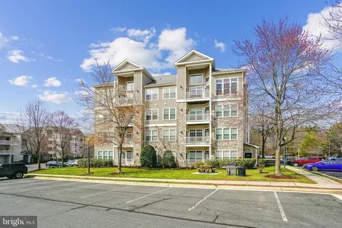 501 Sunset View Terrace SE Unit 401, Leesburg, VA MLS: VALO2091262