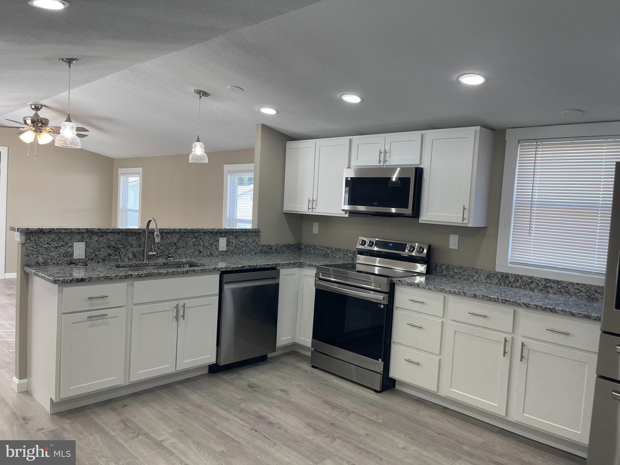 808 LESWOOD COURT