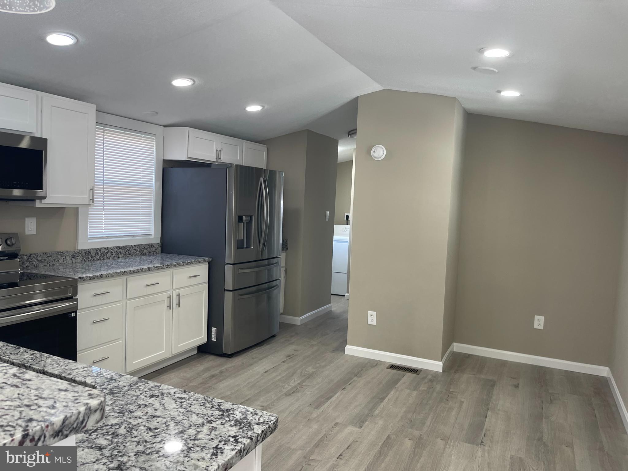 808 LESWOOD COURT