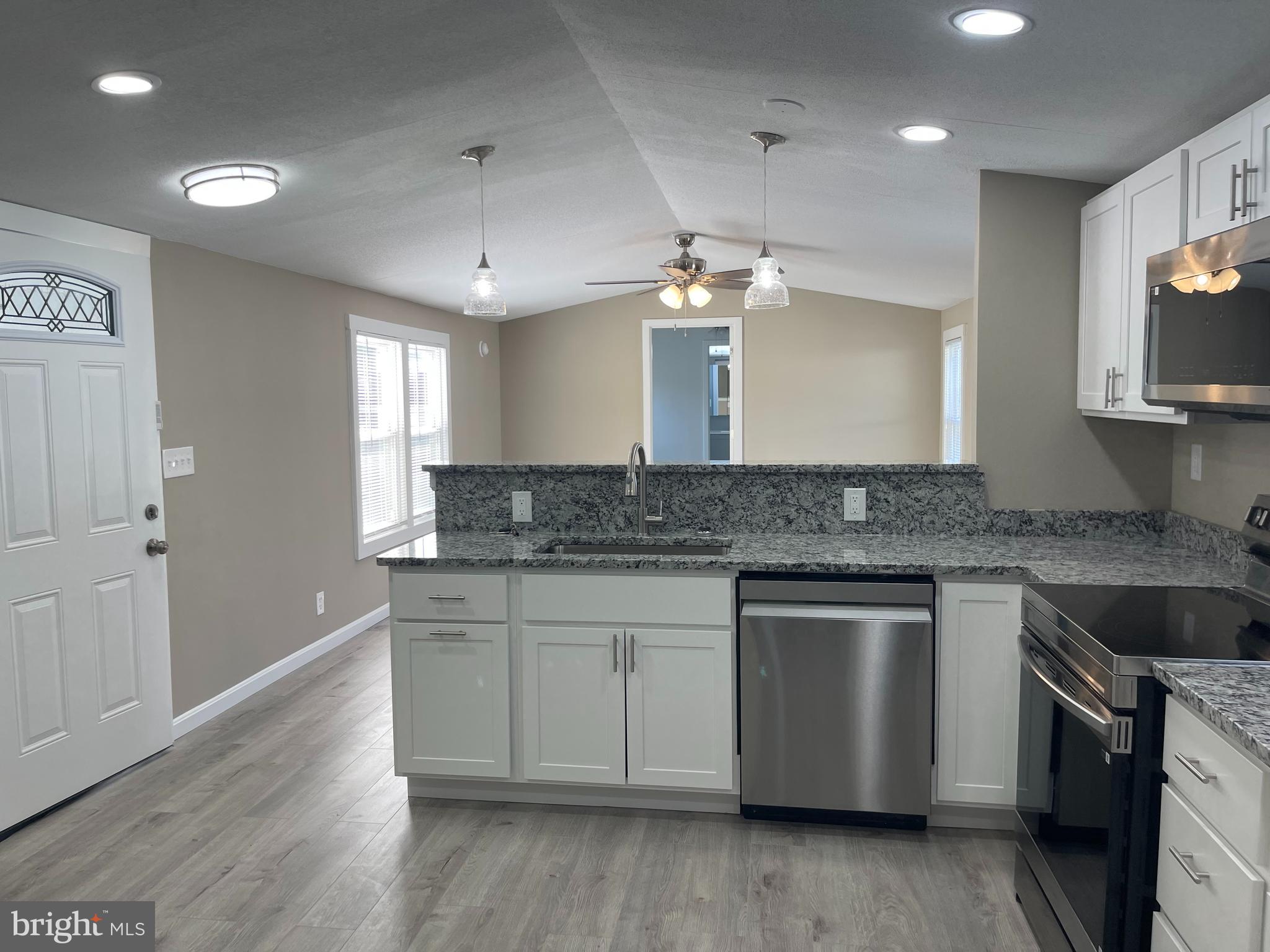 808 LESWOOD COURT