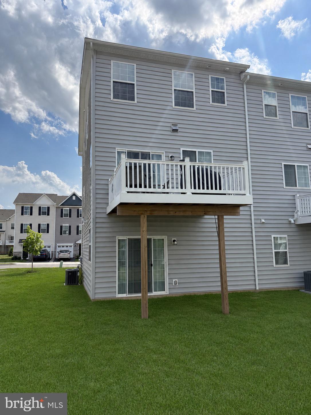 421 RIDGEWOOD DRIVE