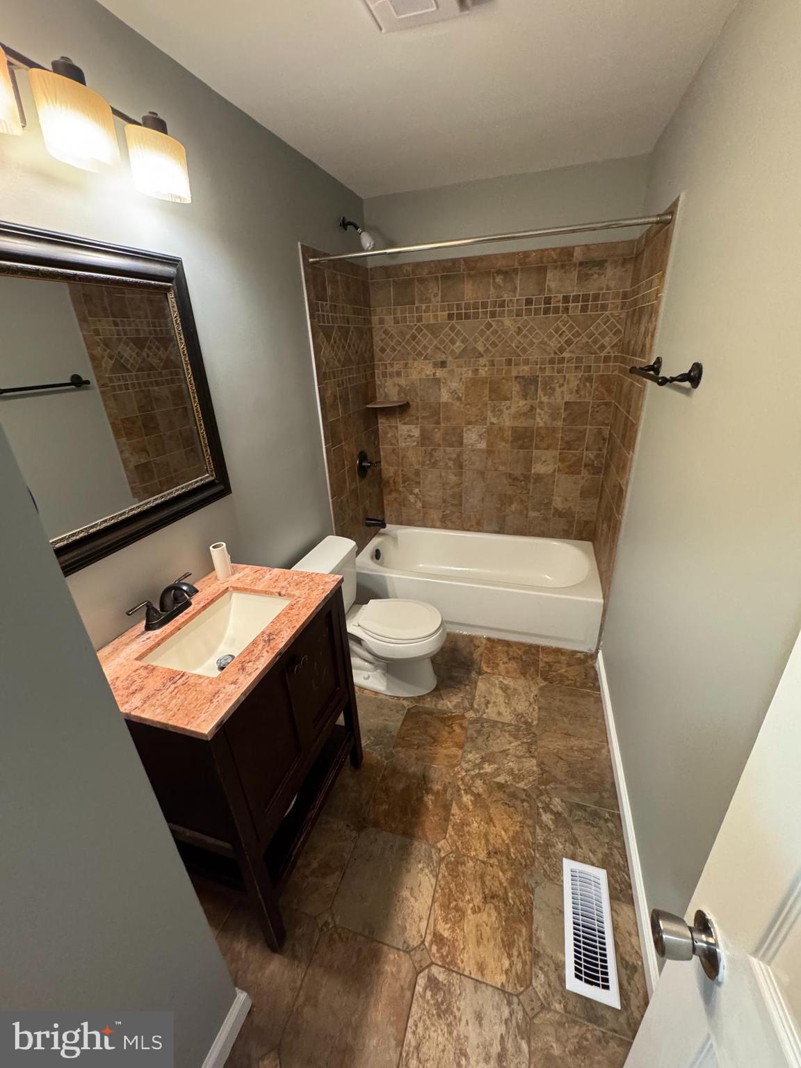 STRAWBERRY HILLS - Residential Lease