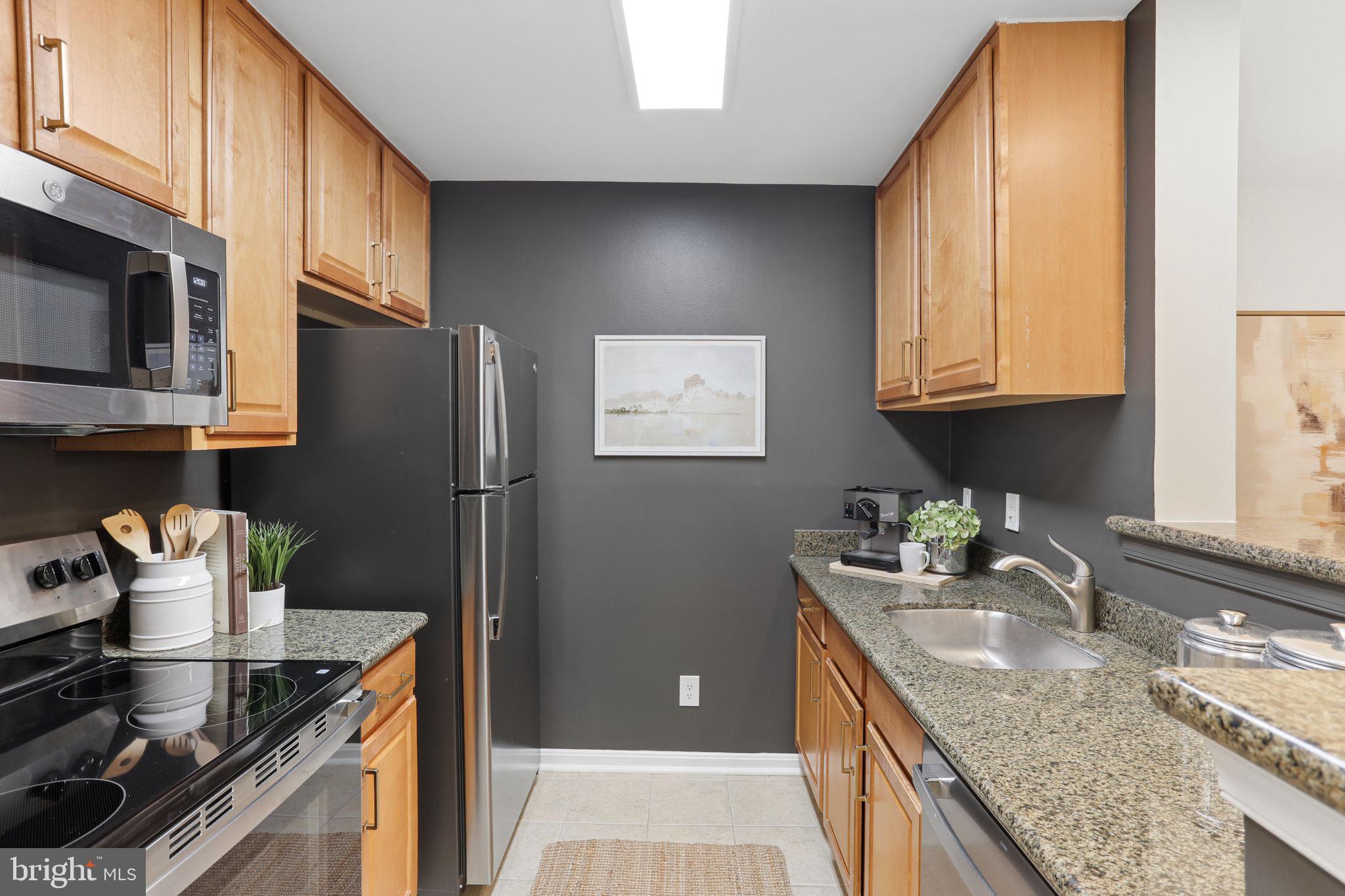 3176 SUMMIT SQUARE DRIVE 4-B5