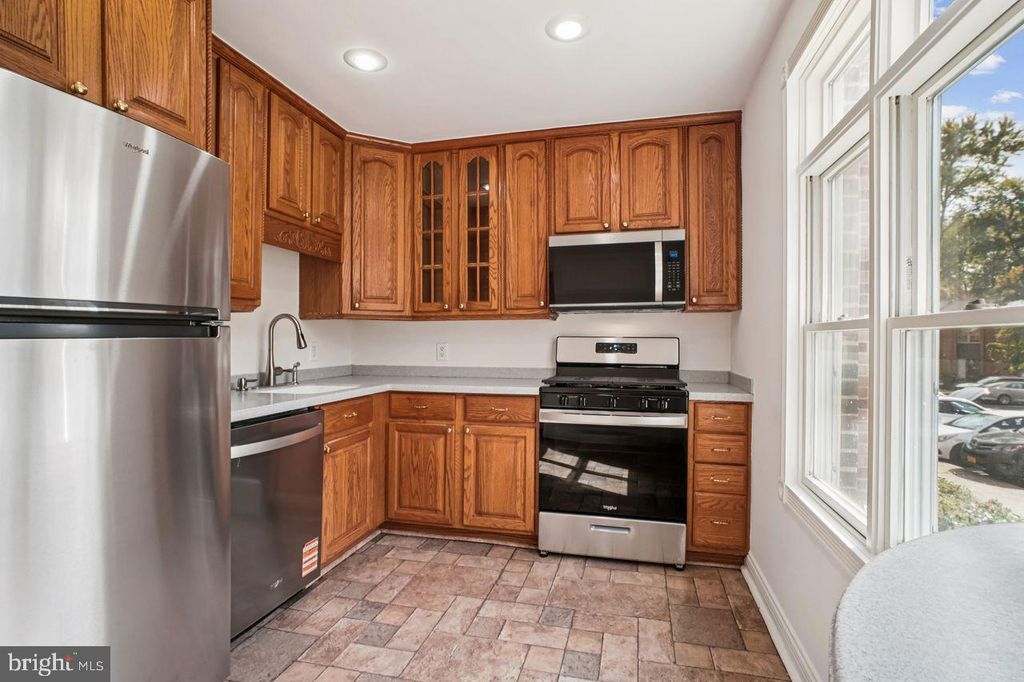 Photo of 5105 Overlook Park, ANNANDALE, VA 22003 (MLS # VAFX2270194)