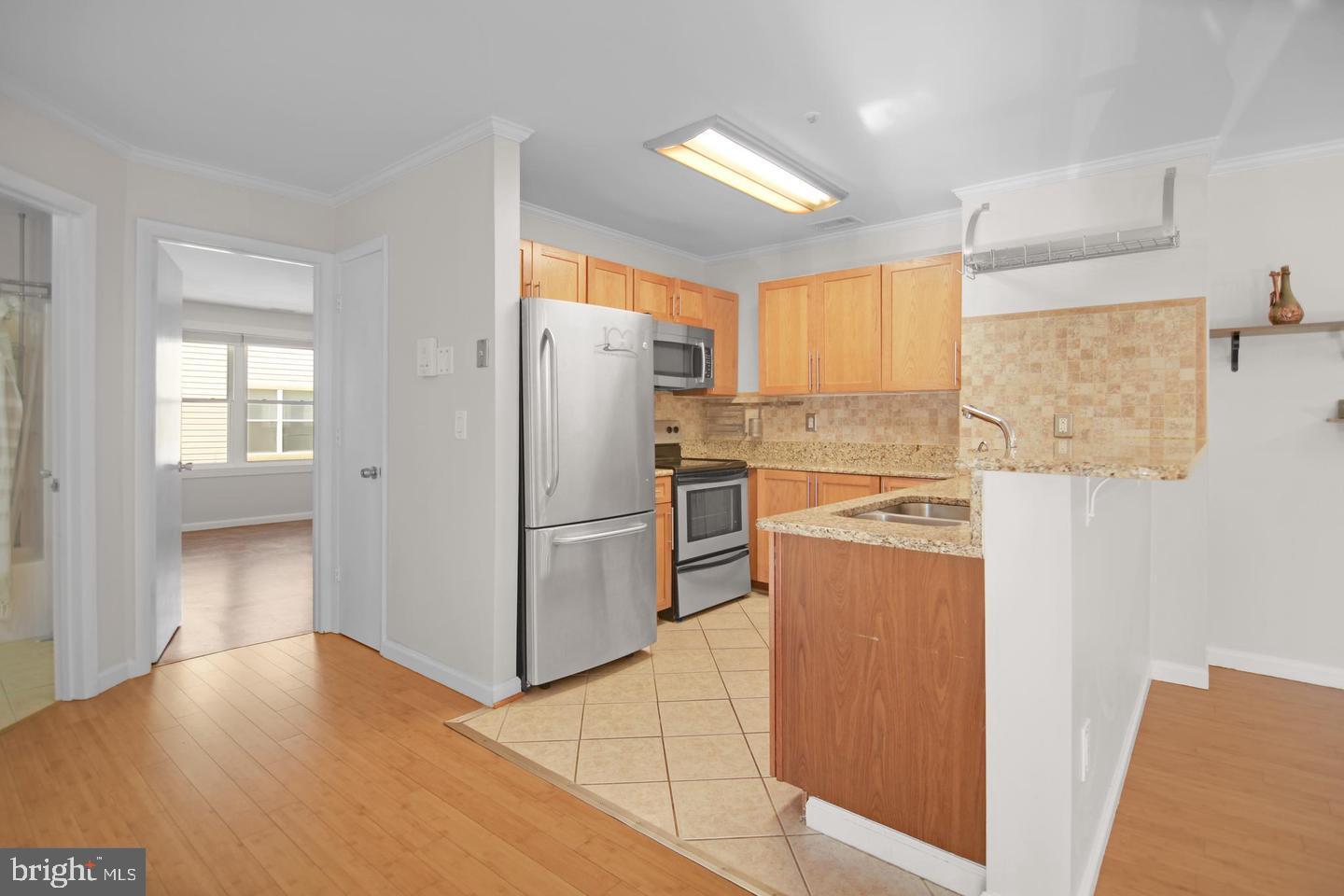 Updated, second floor 2-bedroom 2-full bath condo, conveniently located near local shopping restaurants and Quiet Waters Park. Annapolis Overlook offers an outdoor pool and fitness room. Well maintained and ready for July 01 occupancy! No pets.