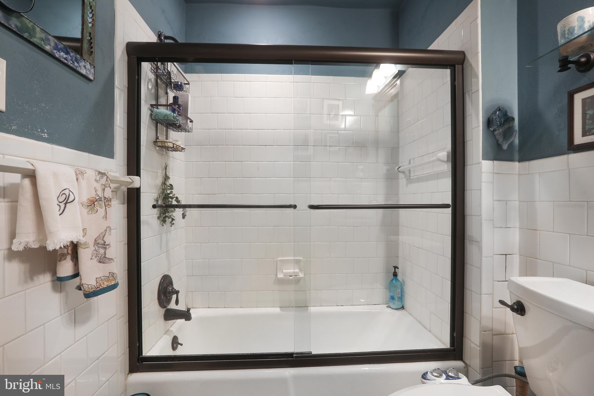 HAMPTON GARDENS - Residential