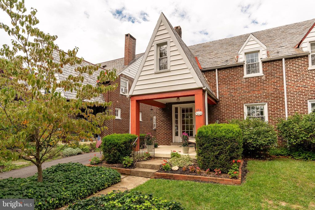 Photo of 823 HELEN AVE, LANCASTER, PA 17601 (MLS # PALA2040130)