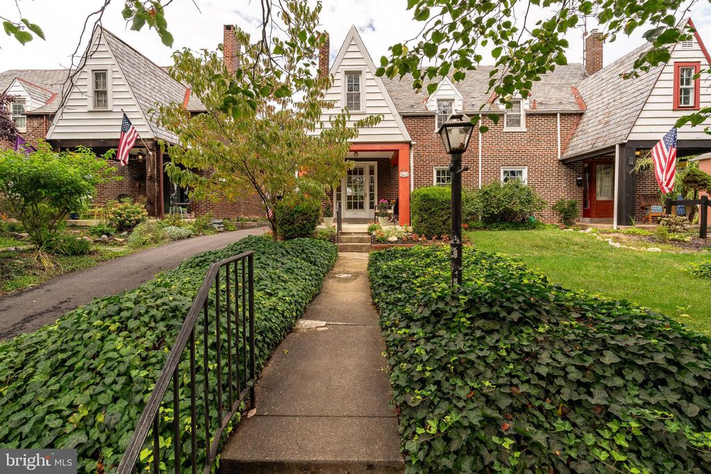 Photo of 823 HELEN AVE, LANCASTER, PA 17601 (MLS # PALA2040130)