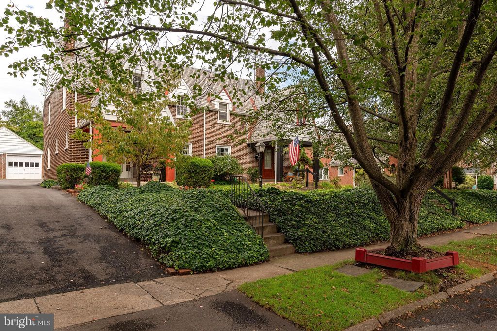 Photo of 823 HELEN AVE, LANCASTER, PA 17601 (MLS # PALA2040130)