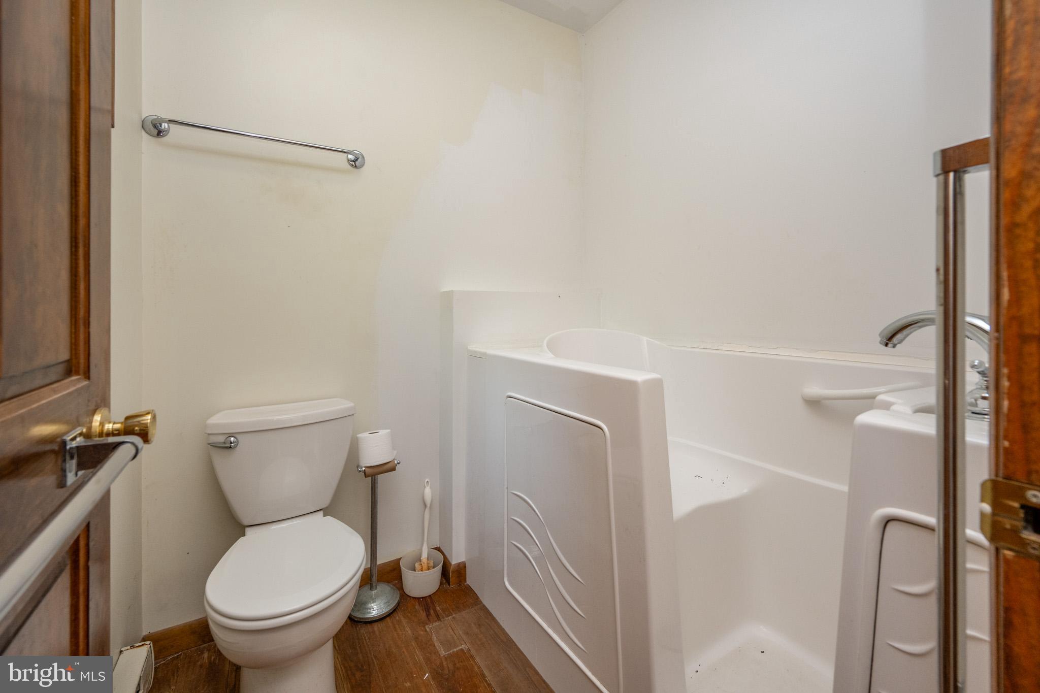 THOUSAND ACRES - Residential