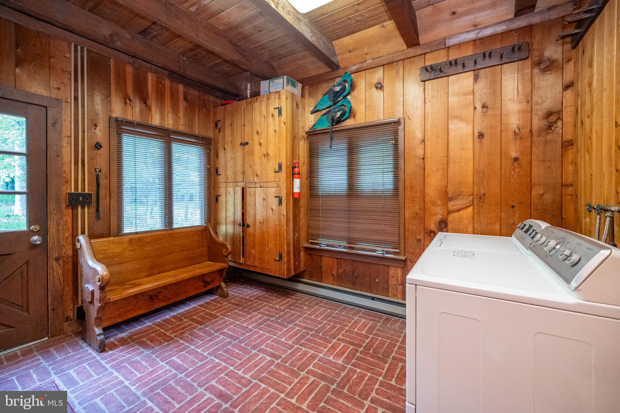 THOUSAND ACRES - Residential