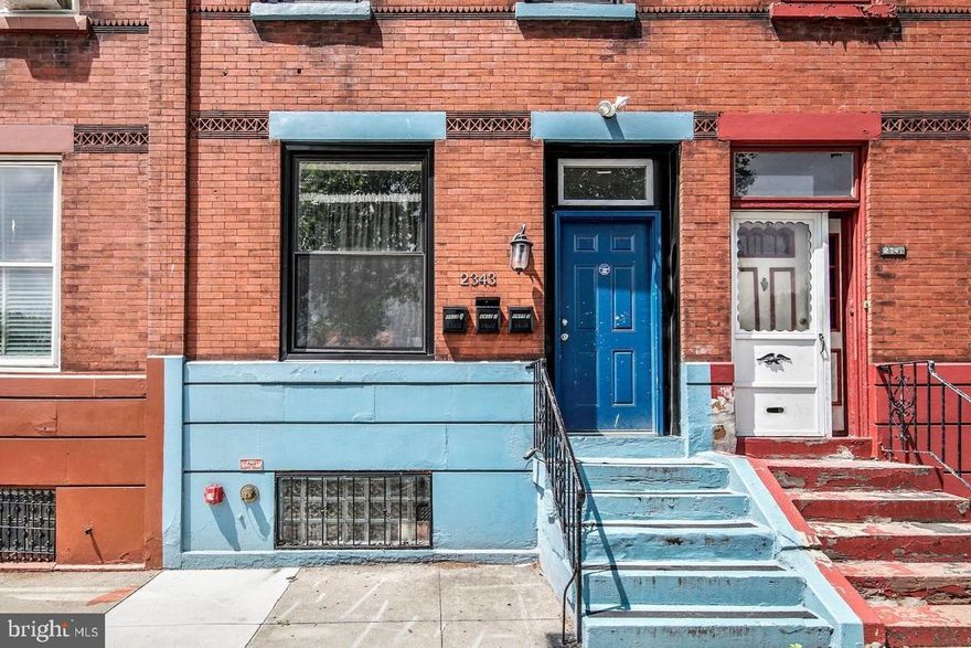 Available now, this well-situated apartment offers 2 bedrooms and 1 bathroom, public transportation access, and walkability to areas of Fairmount and Brewerytown. Renovated in 2017, enjoy stainless steel appliances, a stacked washed/dryer in-unit, and a ductless mini/split heating and cooling system. Heaps of street parking available. Tenant pays utilities directly (no gas utility); water paid to landlord with monthly rent.