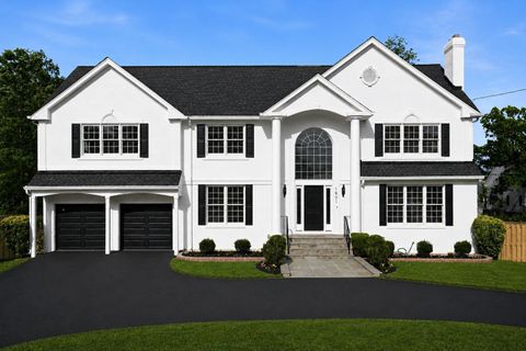 Photo of 1901 Great Falls Street, MCLEAN, VA 22101 (MLS # VAFX2310530)