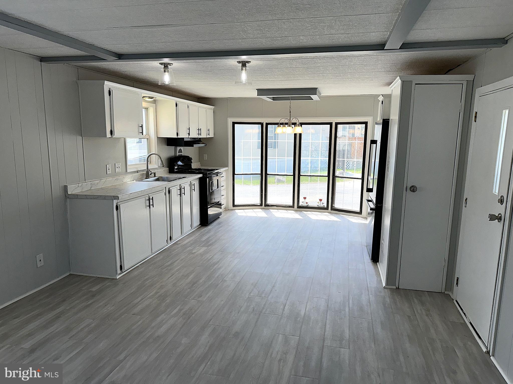 2400 LINCOLN AVENUE 11