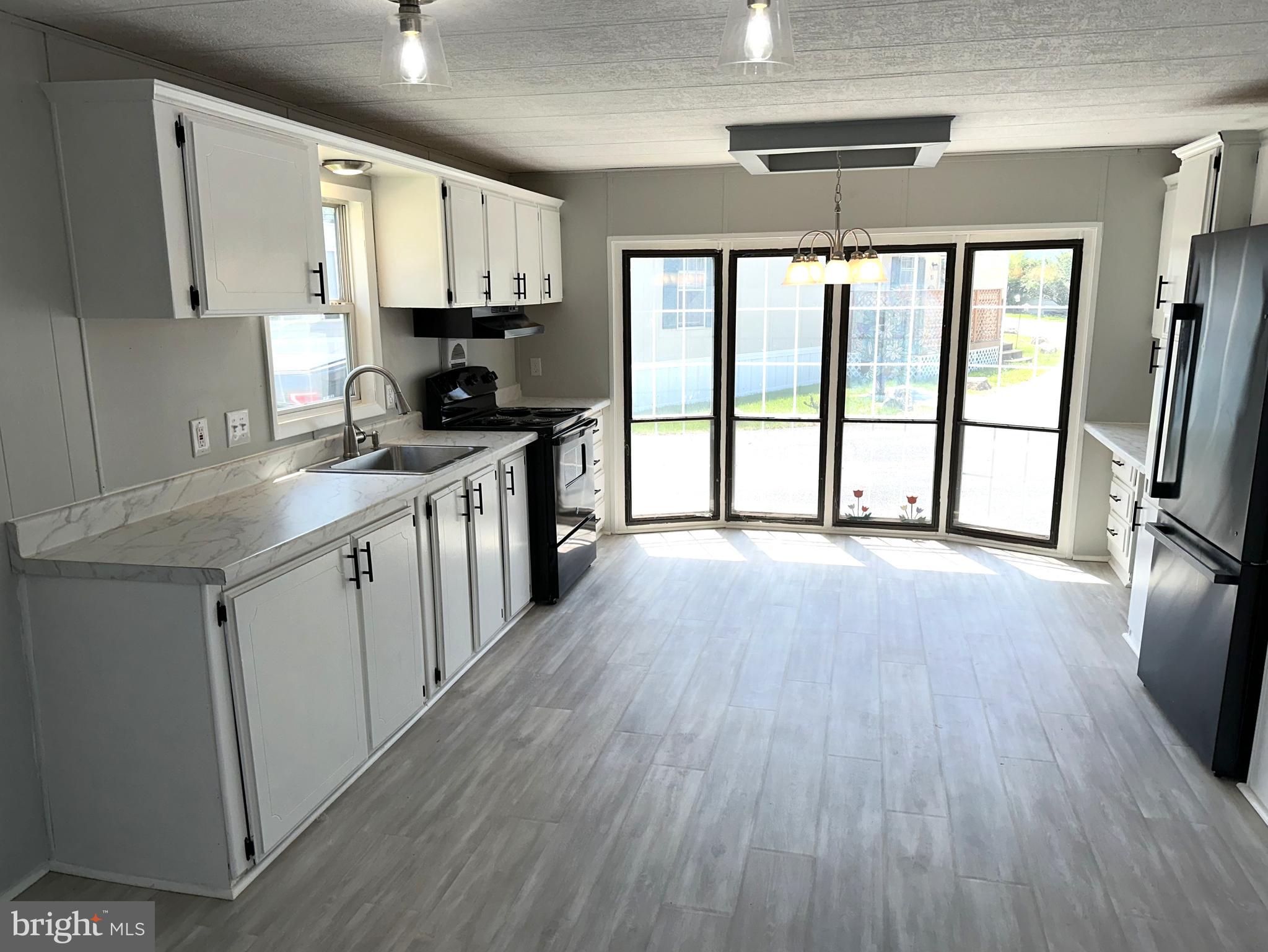 2400 LINCOLN AVENUE 11