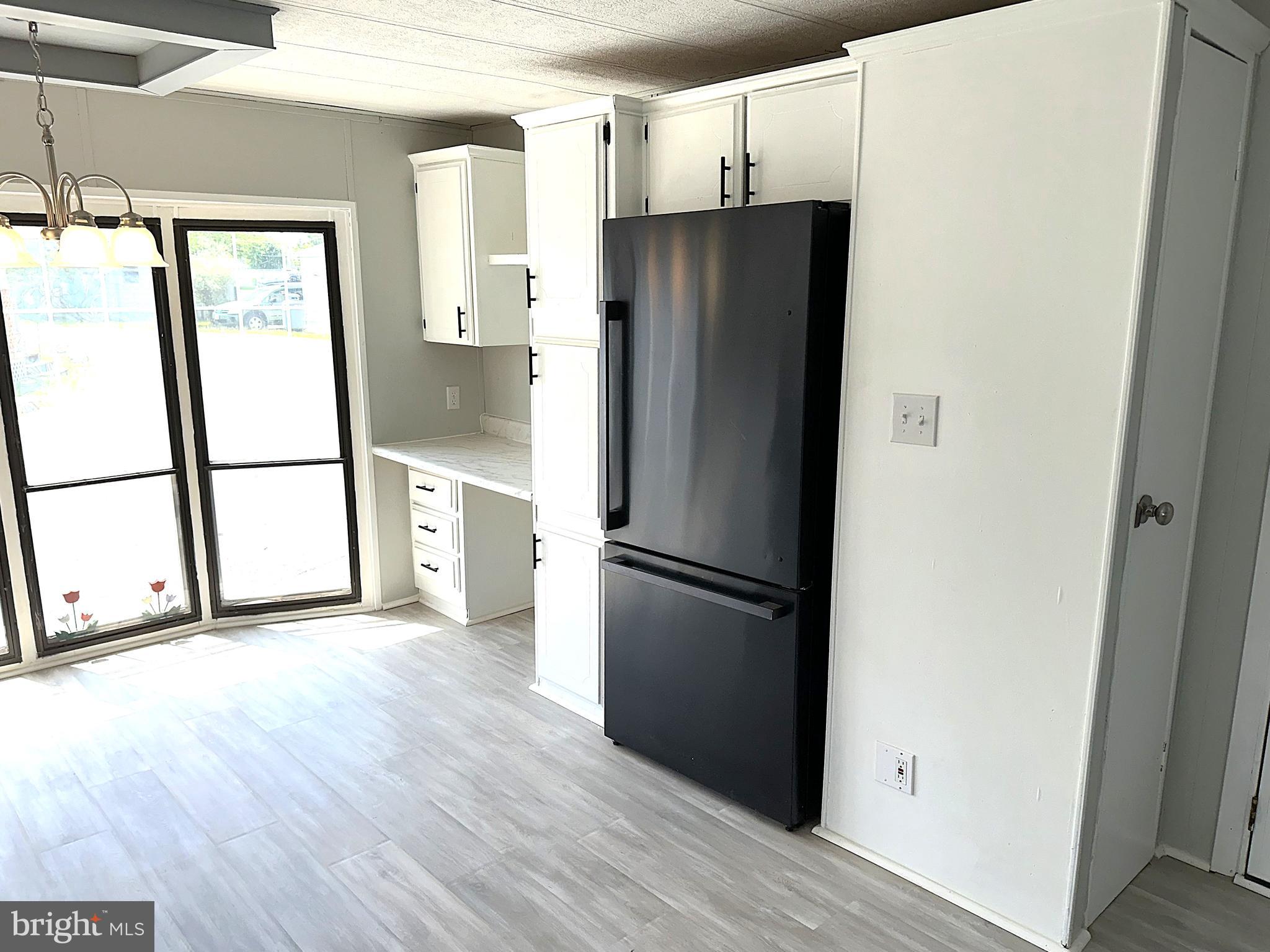 2400 LINCOLN AVENUE 11