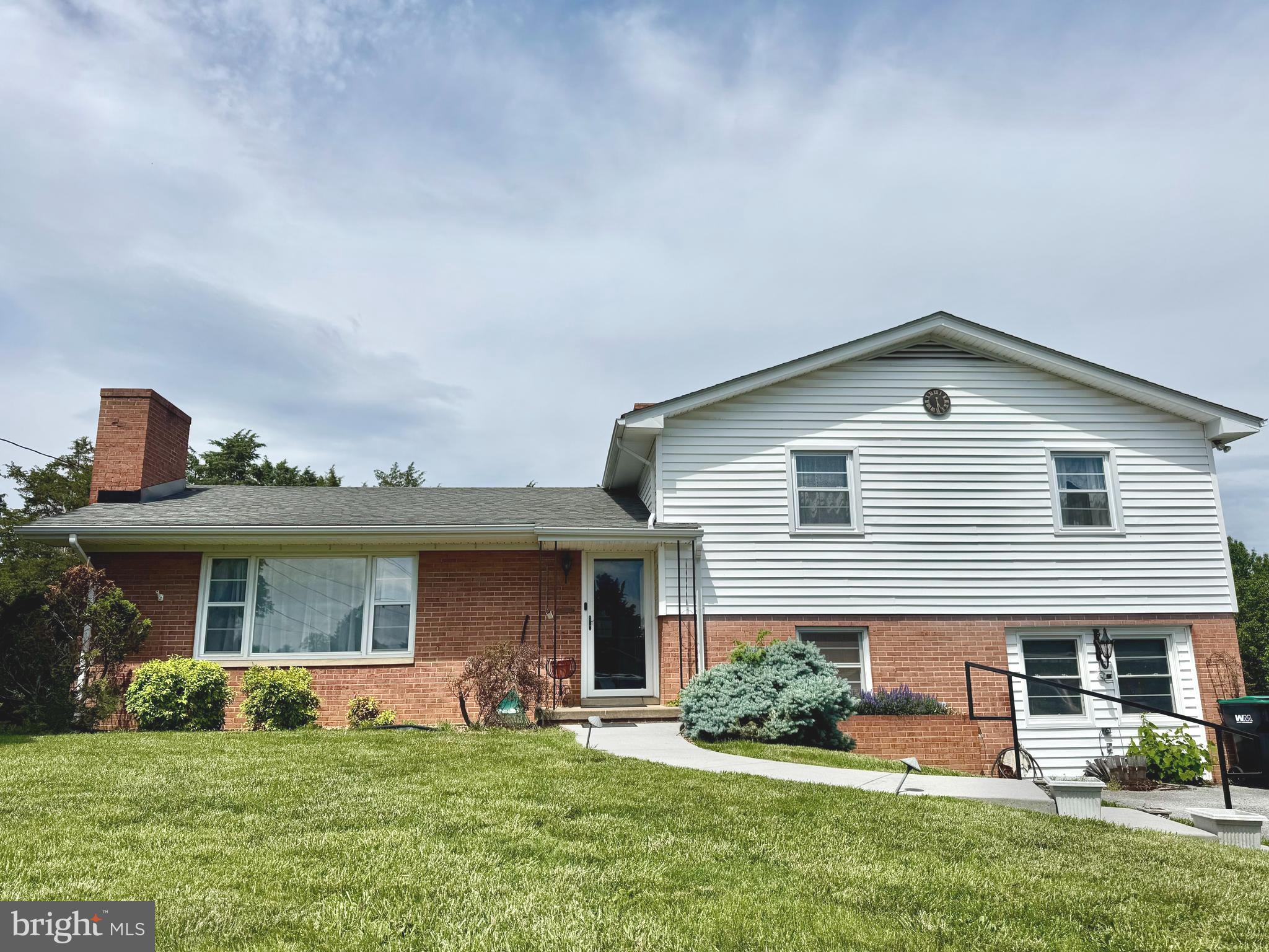 817 LAURIE DRIVE