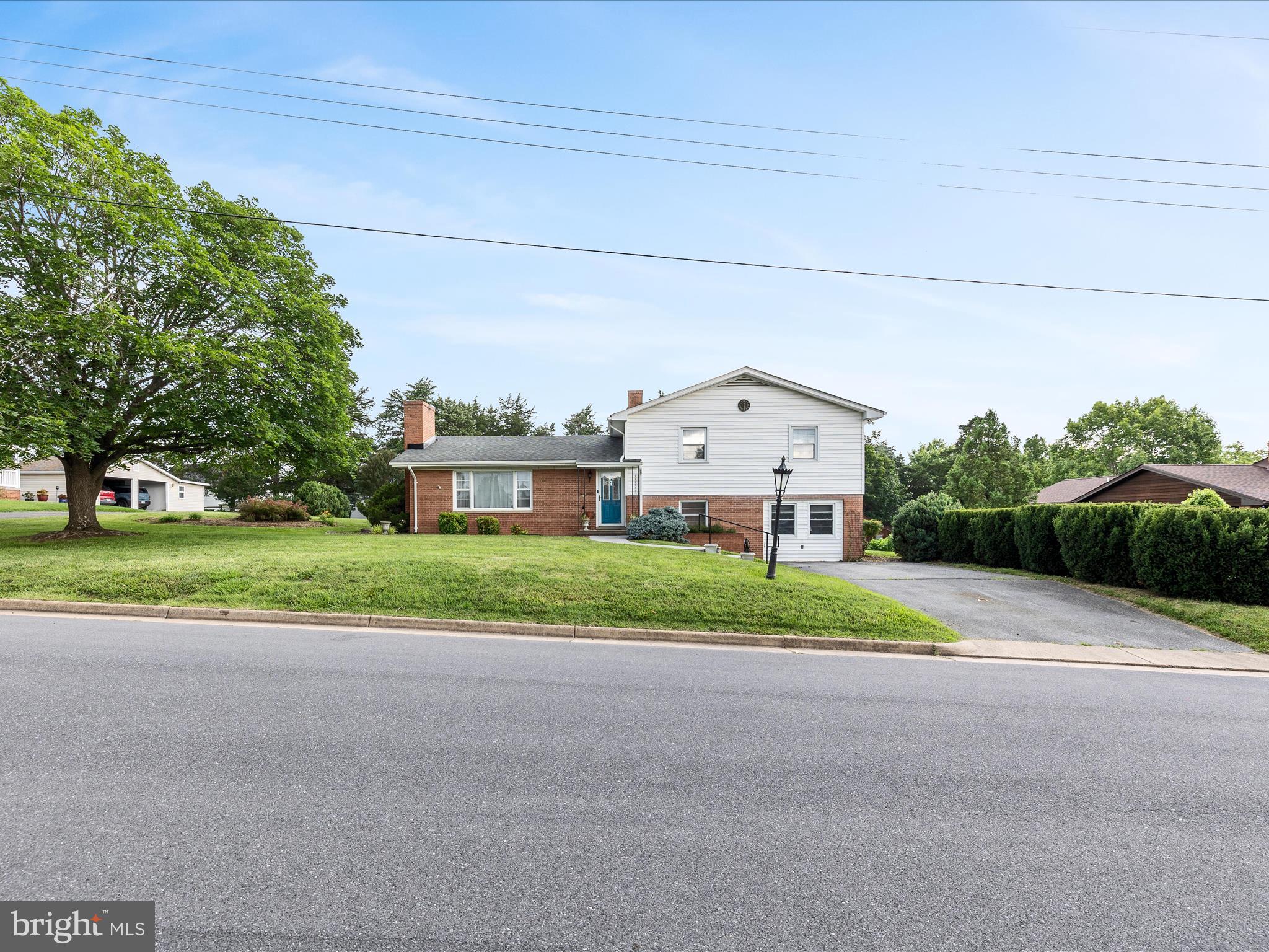 817 LAURIE DRIVE