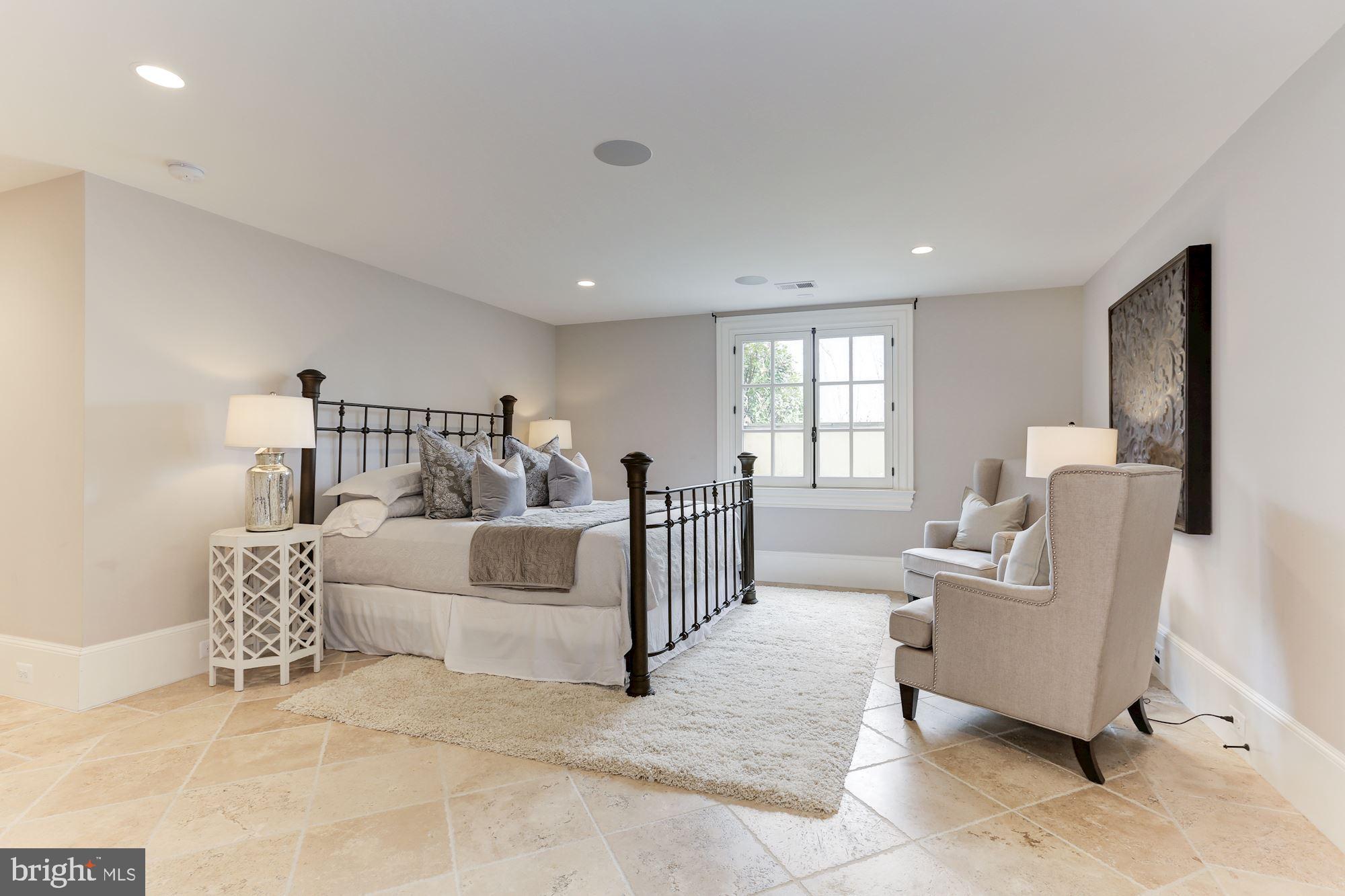 LANGLEY OAKS - Residential Lease